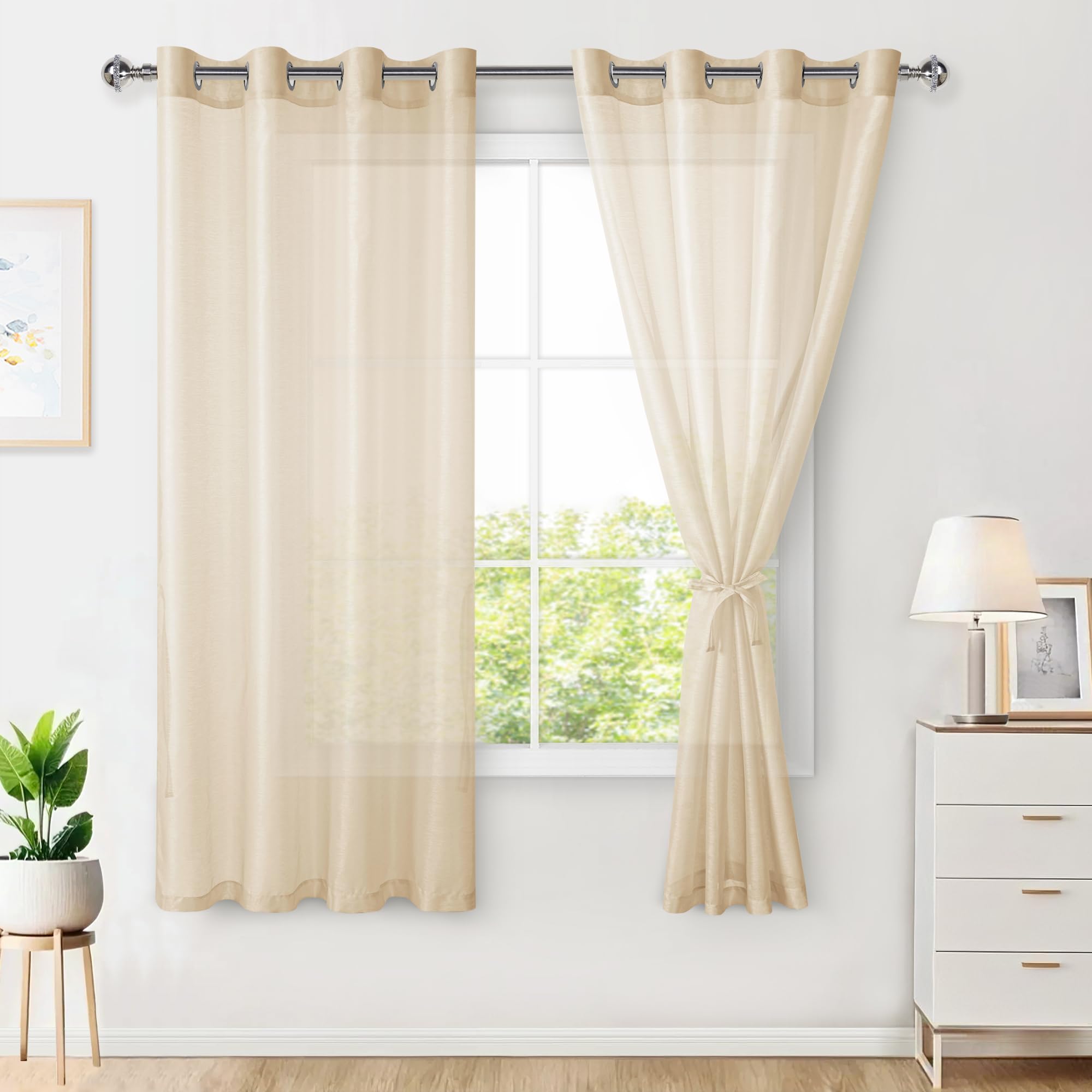Cortinas translúcidas y aireadas Hiasan para un salón luminoso y acogedor