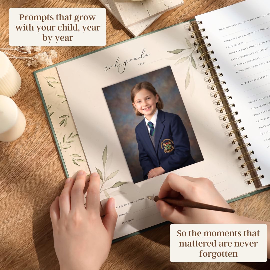 Peachly Erinnerungsbuch für Schuljahre und Schulfotoalbum, Andenken, Smaragd | Schulanfang & letzter Schultag, PreK-12 Organizer und Sammelalbum für Kinder, Schulbilder, Fotos und Erinnerungsstücke