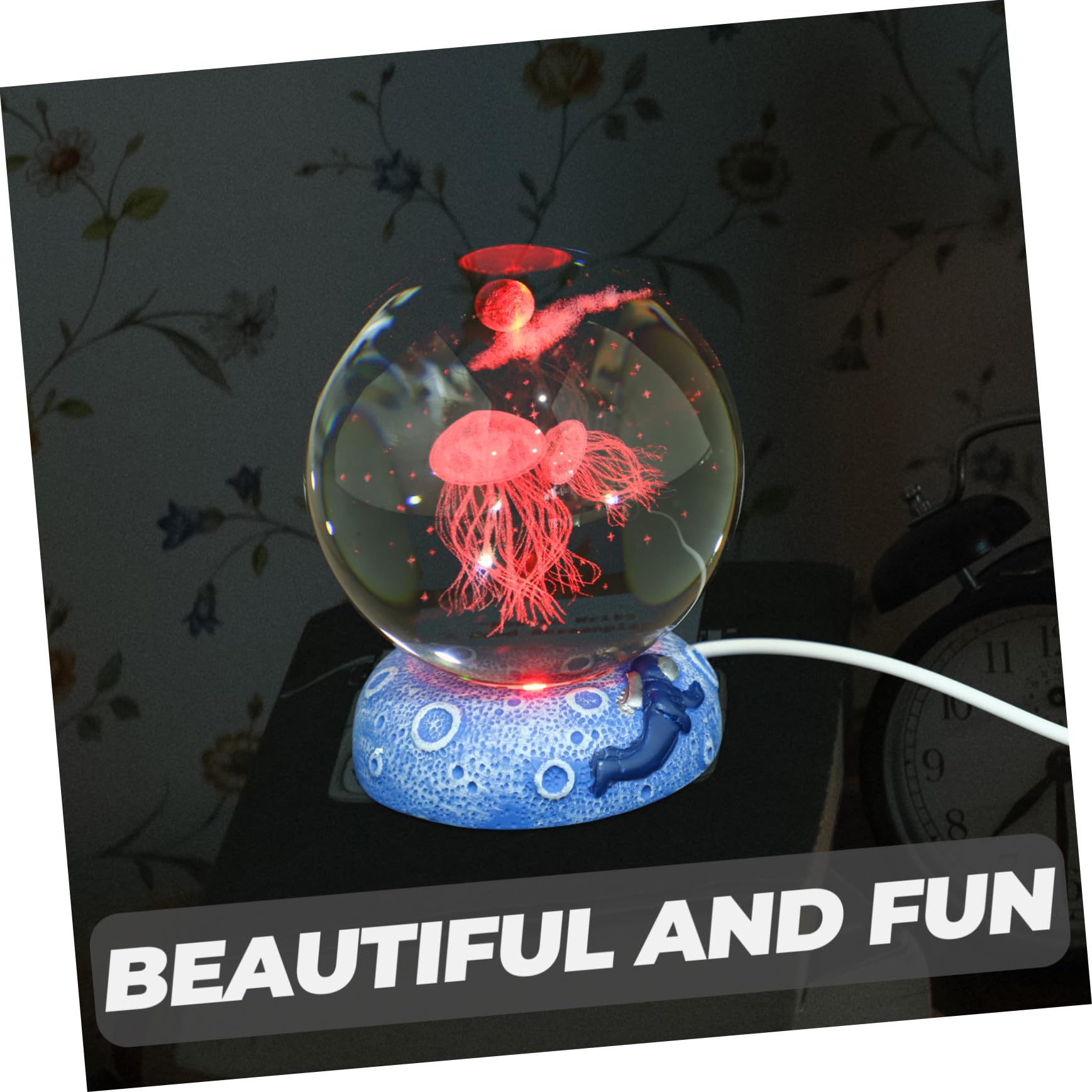 Lampada Notturna Sfera di Cristallo USB Incisione 3d | Resina e Cristallo, Luce a Colori Variabili, Base Stabile Portatile per Camera da Letto e Negozi