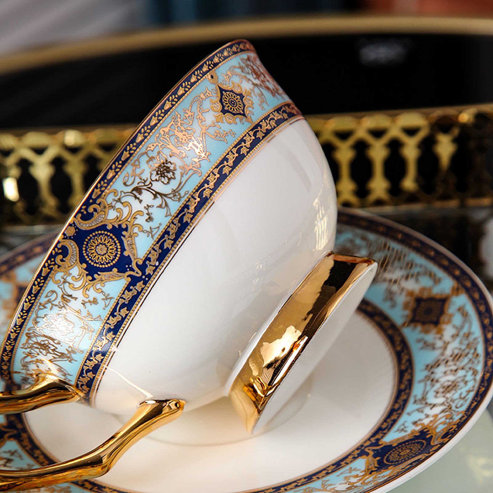 YUDIZWS Juego de tazas de té de porcelana china con cuchara de oro y caja de regalo, tazas de café de té y platillos Juego de 1 taza de té de porcelana Taza,3pcs