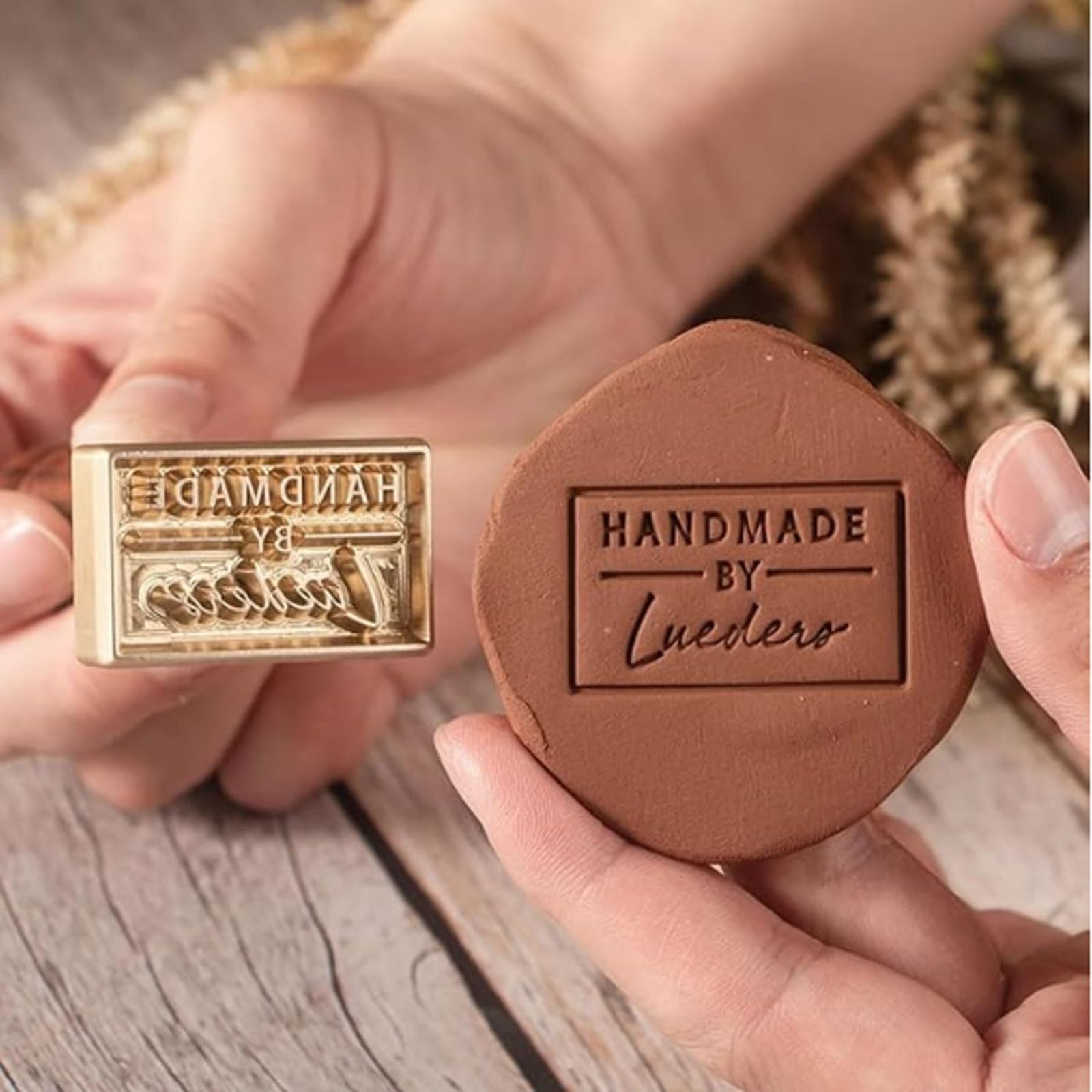 Timbro in argilla personalizzato, timbro in ottone personalizzato for ceramica, strumento for impronte creative con manico in legno cartello(2 Inches)
