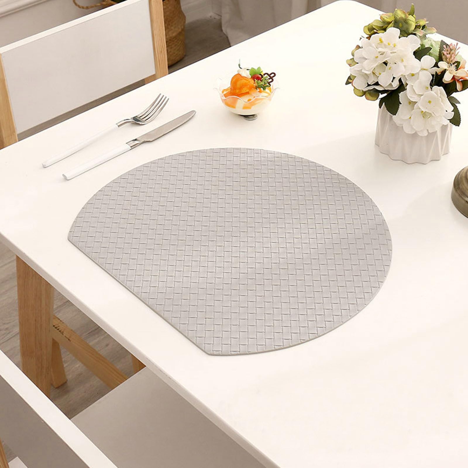 Gualiy Juego de 10 manteles individuales de piel, color gris claro, 33 x 38 cm, trenzados, antideslizantes, para mesa de comedor