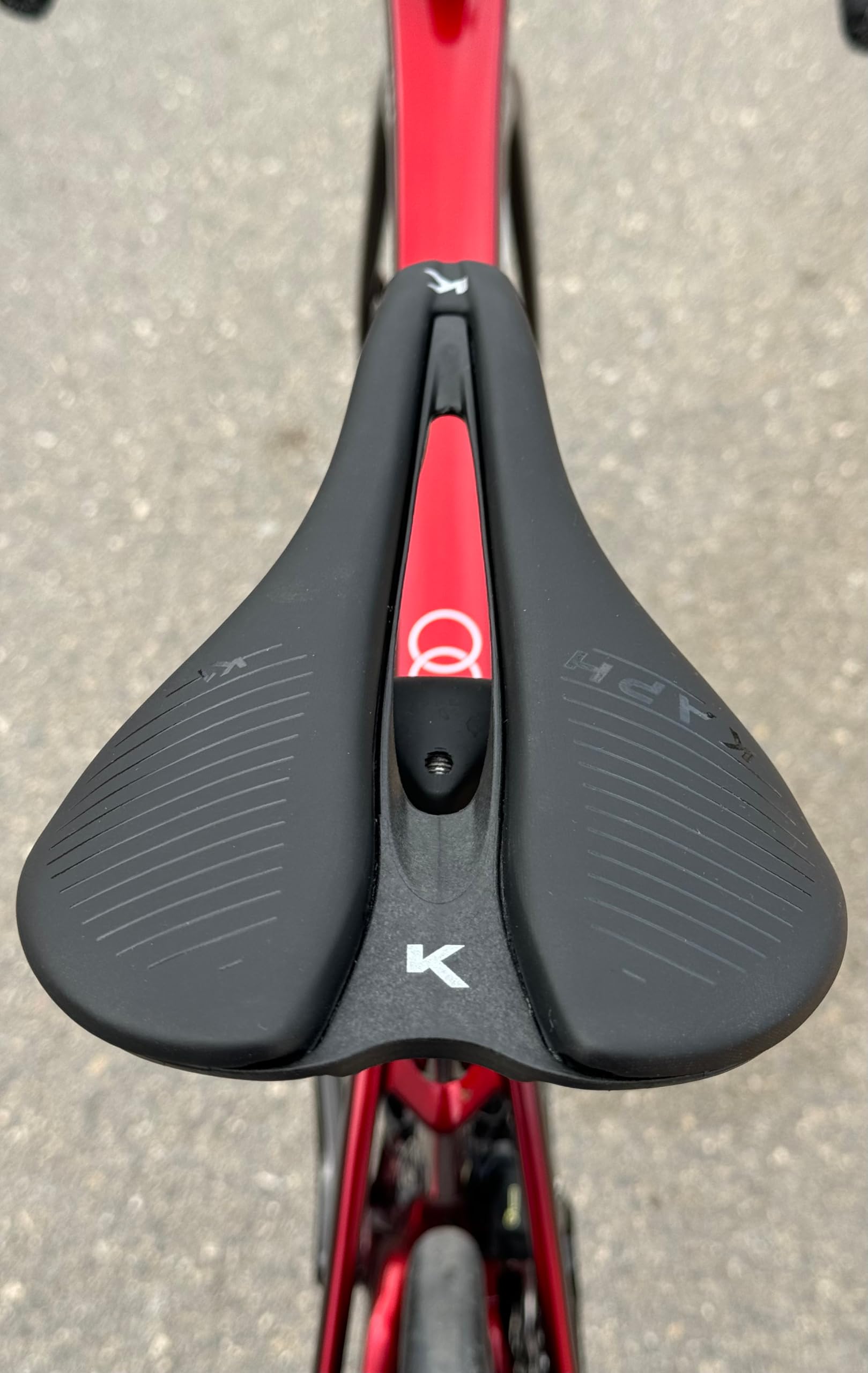 KAPH Sillin de Bicicleta KAPH K1 Antiprostático Carretera MTB - Modelo K1 Apto Montaña Triatlón Carretera Hombre Mujeres Unisex Ligero para un Rendimiento optimo (Acero)