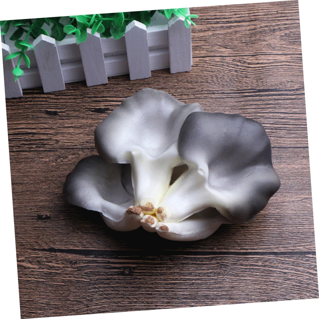 VICASKY 2pcs Pu Mushroom Figurine Garden Miniature Outdoor Mushroom Decor for Patio Lawn Fairy Tale Style Decorative Statue