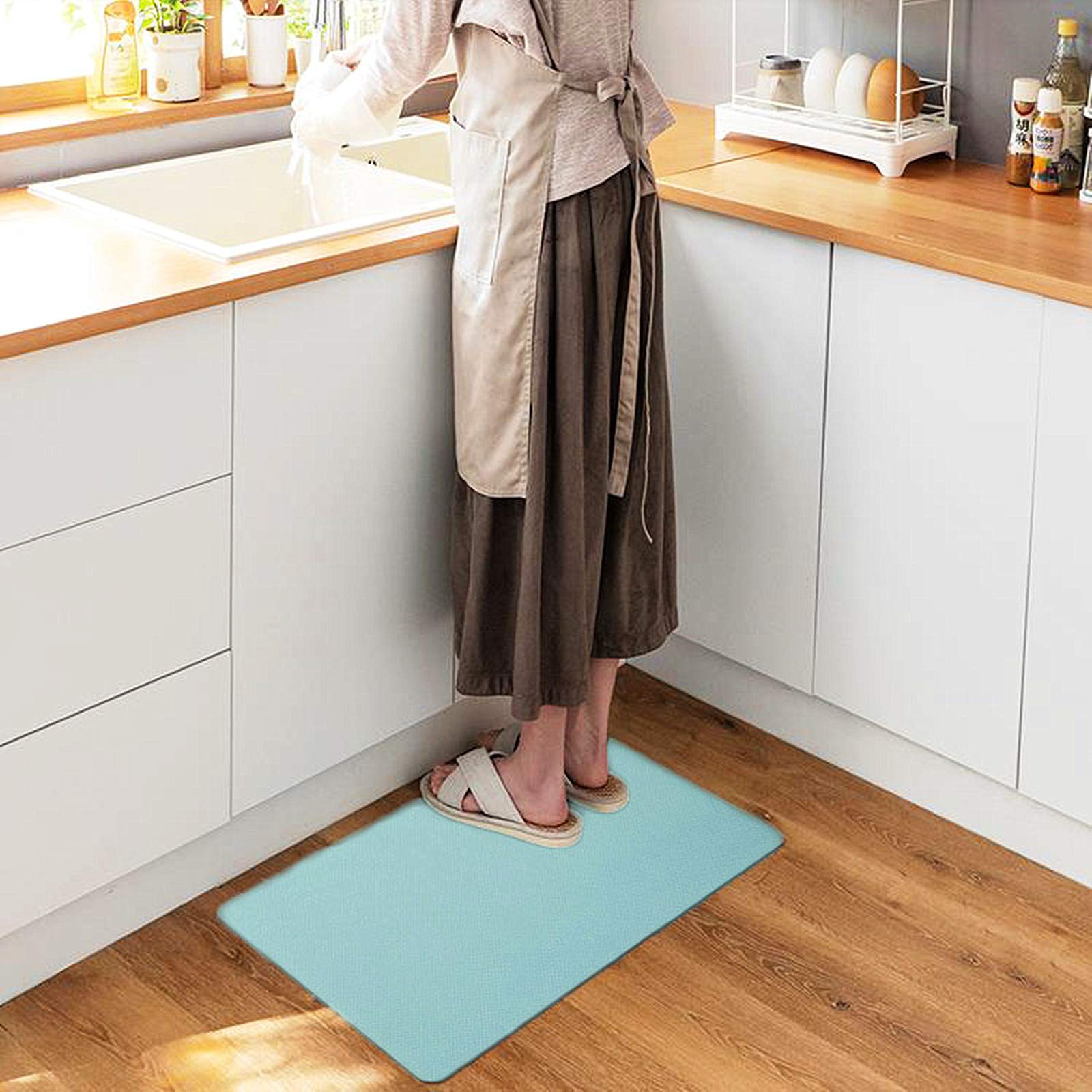 Tapis anti-fatigue pour soulager les jambes lourdes devant l'évier 45x75