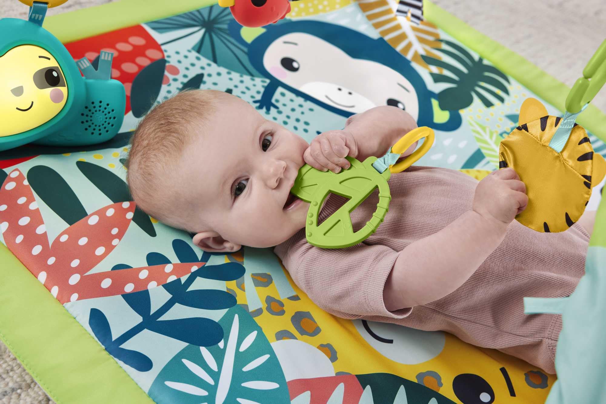 Fisher-Price Tapis de Jeu 3-en-1 sur Le thème de la Jungle, pour Jouer sur Le Ventre, avec 6 Jouets sensoriels Lumineux et sonores et Arche Ajustable, Jouet Éveil, Dès 6 Mois, HJW08