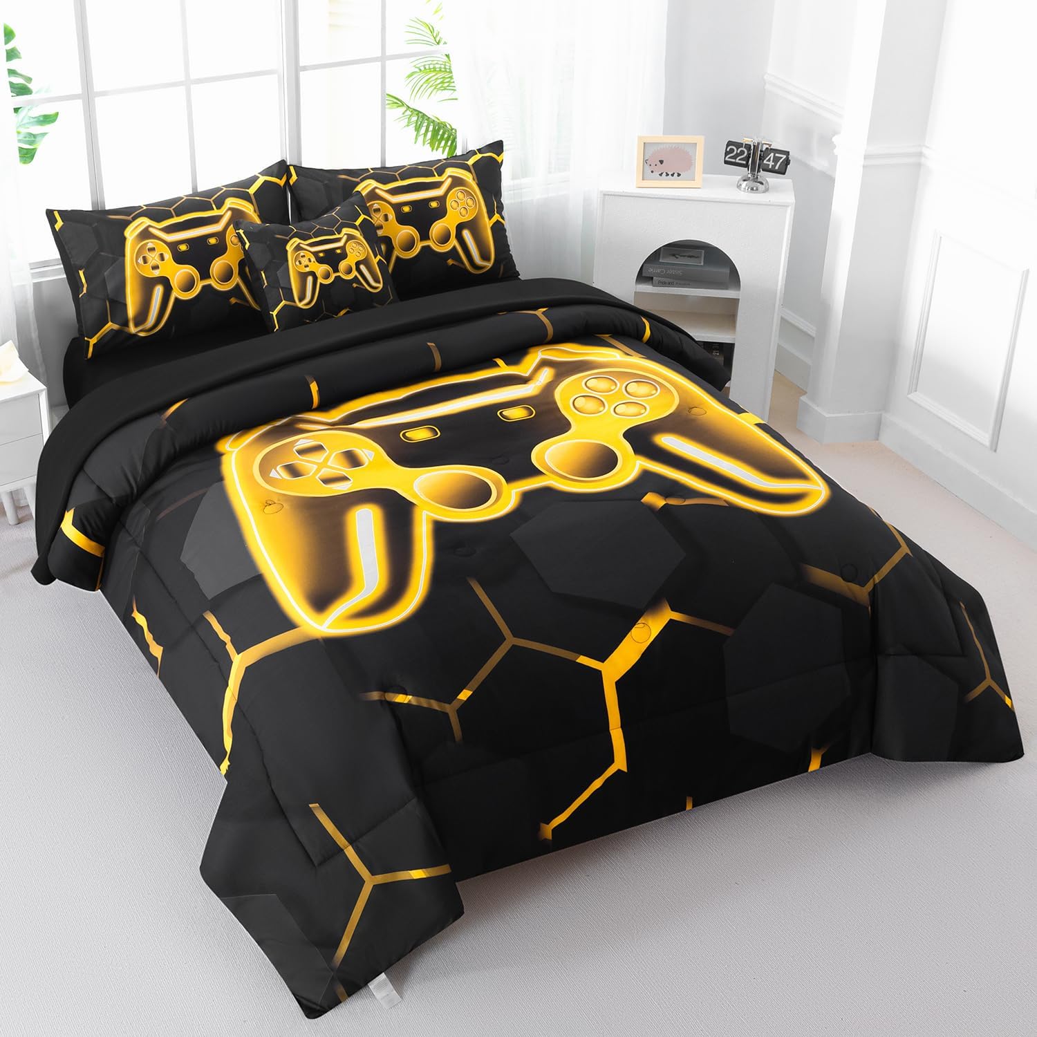 Queen Comforter Set with Sheets, 6Pcs Black and Gold Gaming Bedding Set for Boys, 3D Game Console Bed in A Bag, Gamepad Print Teen Boy Bedding for Bedroom (Gold, Queen)