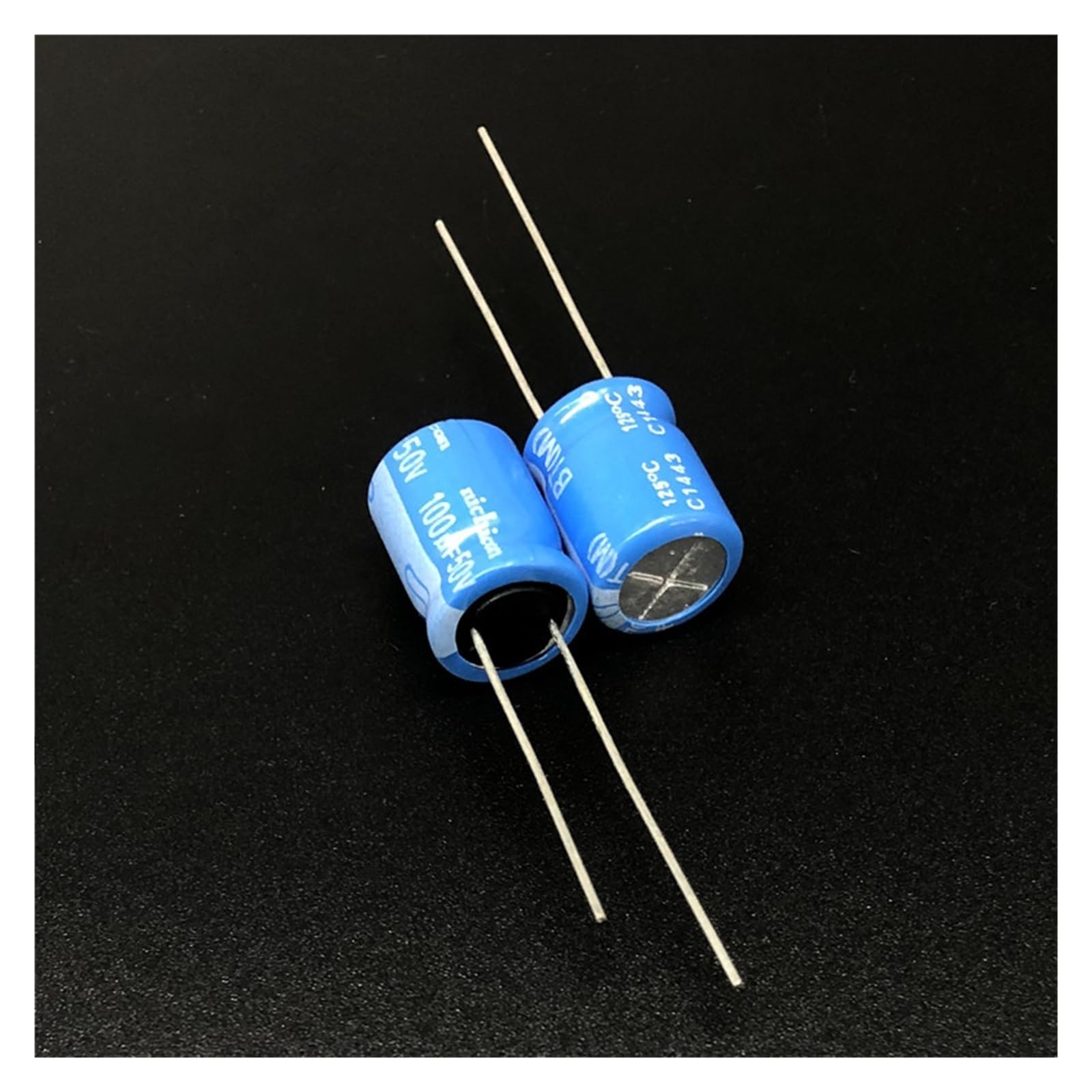 Condensateur 100uF 50V fiable idéal pour réparer les pannes d'alimentation