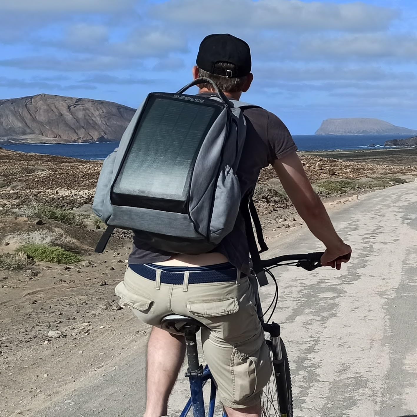Sunslice | Zaino con pannello solare per laptop, borsa da viaggio con celle solari flessibili e potenti, resistente agli urti e ai graffi, ideale per escursioni o campeggio, grigia.