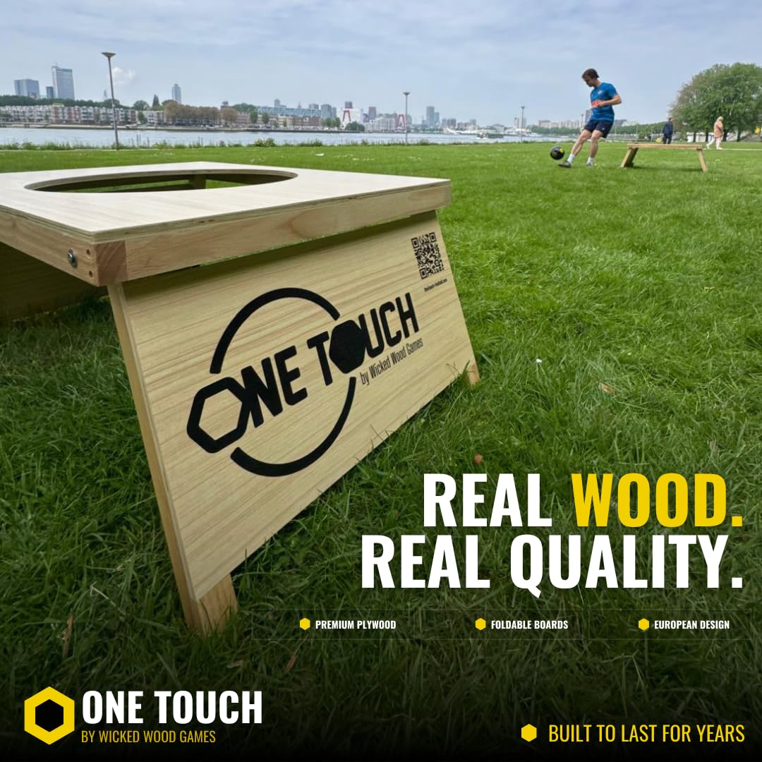OneTouch Fußball-Cornhole Set aus Holz – Komplettes Outdoor Fußballspiel inkl. 2 Boards, Premium Matchball & Tragetasche – Fußball Zielspiel für Garten, Verein, Camping & Freizeit