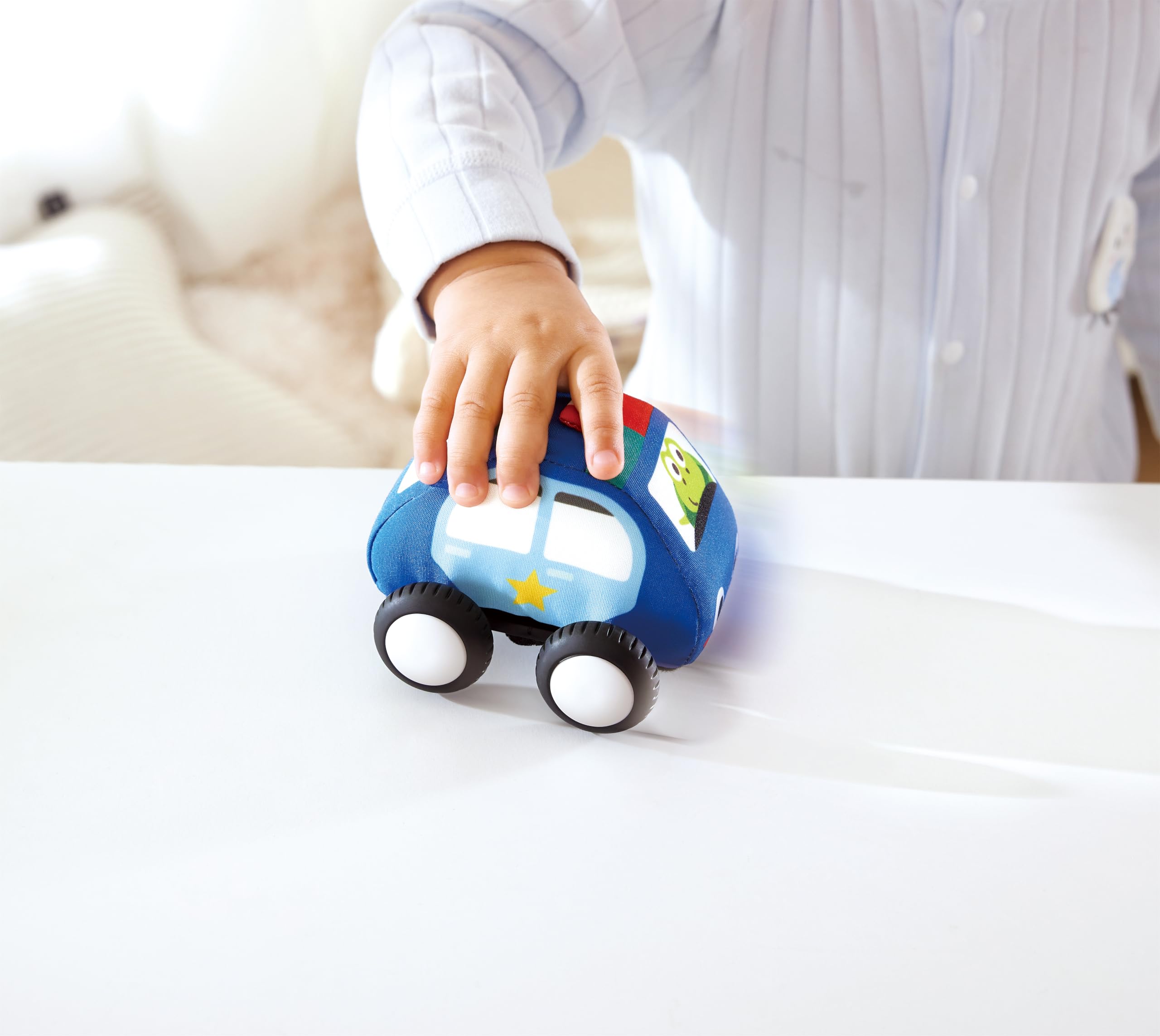 Hape Set auto di peluche con motore a ritiro, composto da camion dei pompieri, auto della polizia, ambulanza e taxi con custodia pieghevole – allo stesso tempo tappetino da gioco