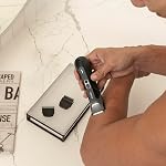 MANSCAPED® The Lawn Mower® 4.0 PRO - Tondeuse à Poils du Maillot & du Corps, Lame de Tonte SkinSafe® Mise à Jour, Tondeuse Étanche Humide/Sec, Compatible avec Chargement USB-C & Sans Fil, Rasoir à Boules pour Hommes avec Verrou de Voyage