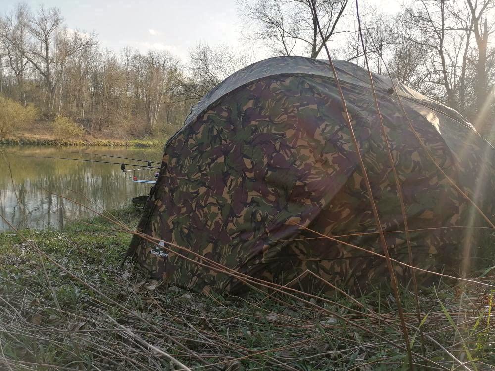 CampFeuer Karpfenzelt Blizzard für 1-2 Personen | 2000 mm Wassersäule, 2,42 x 2,42 x 1,32 m | Angelzelt für Outdoor und Camping | Schirmzelt, Outdoorzelt, Fischerzelt | Angel Zelt, Trekkingzelt