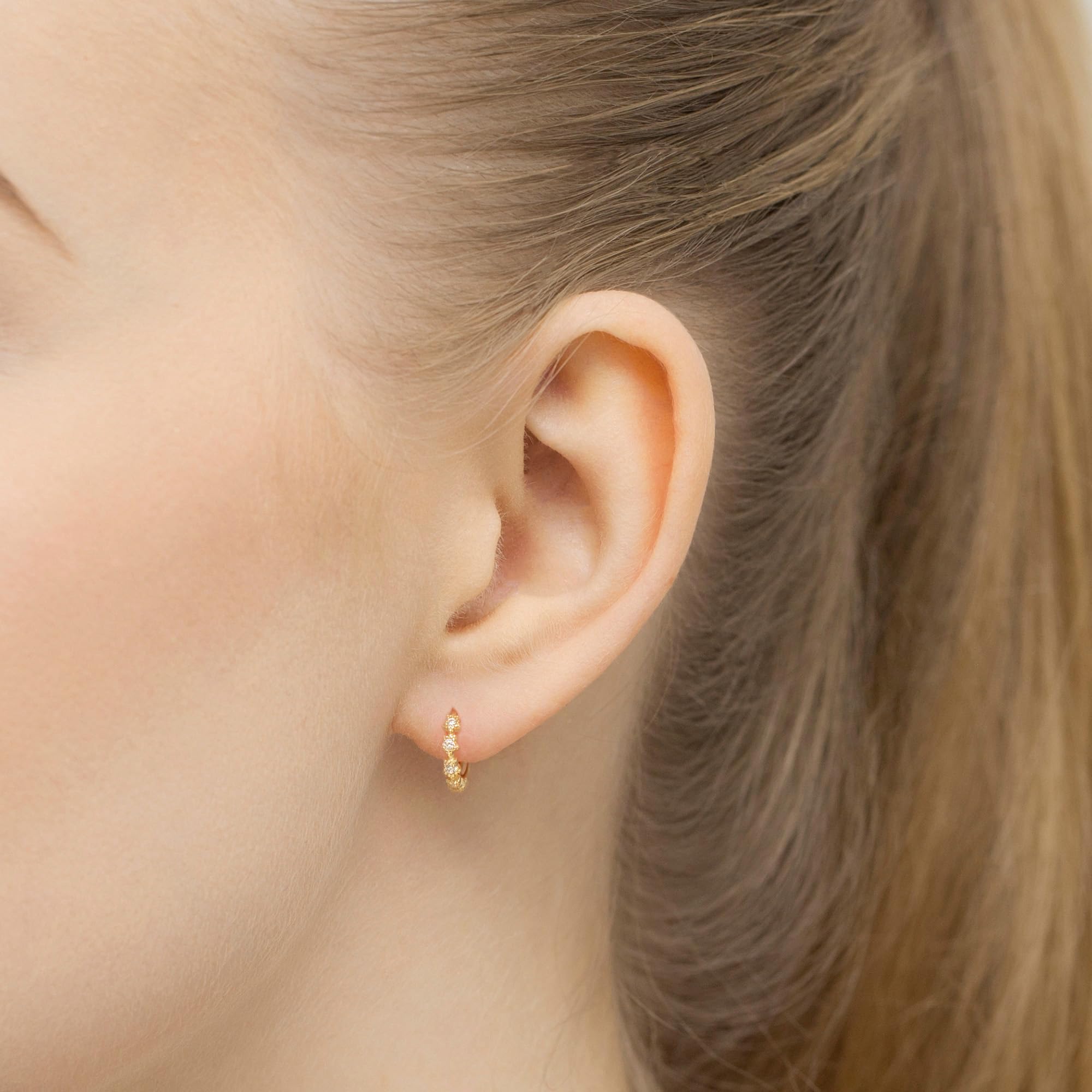 Ohrringe Gold 333 Damen Creolen – Echtgold Gelbgold 8K mit Zirkonia, kleine 11 mm Creolen, elegant & leicht, Schmuck für Frauen und Mädchen