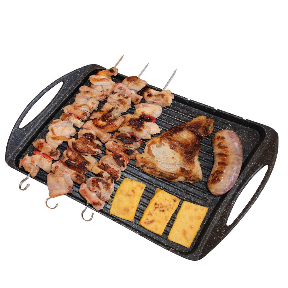 Griglia multiuso 100% antiaderente con rivestimento effetto pietra. Fondo ad induzione. Si può usare sia in forno che sul fornello. Porta spiedini. Manicature asportabili in Silicone