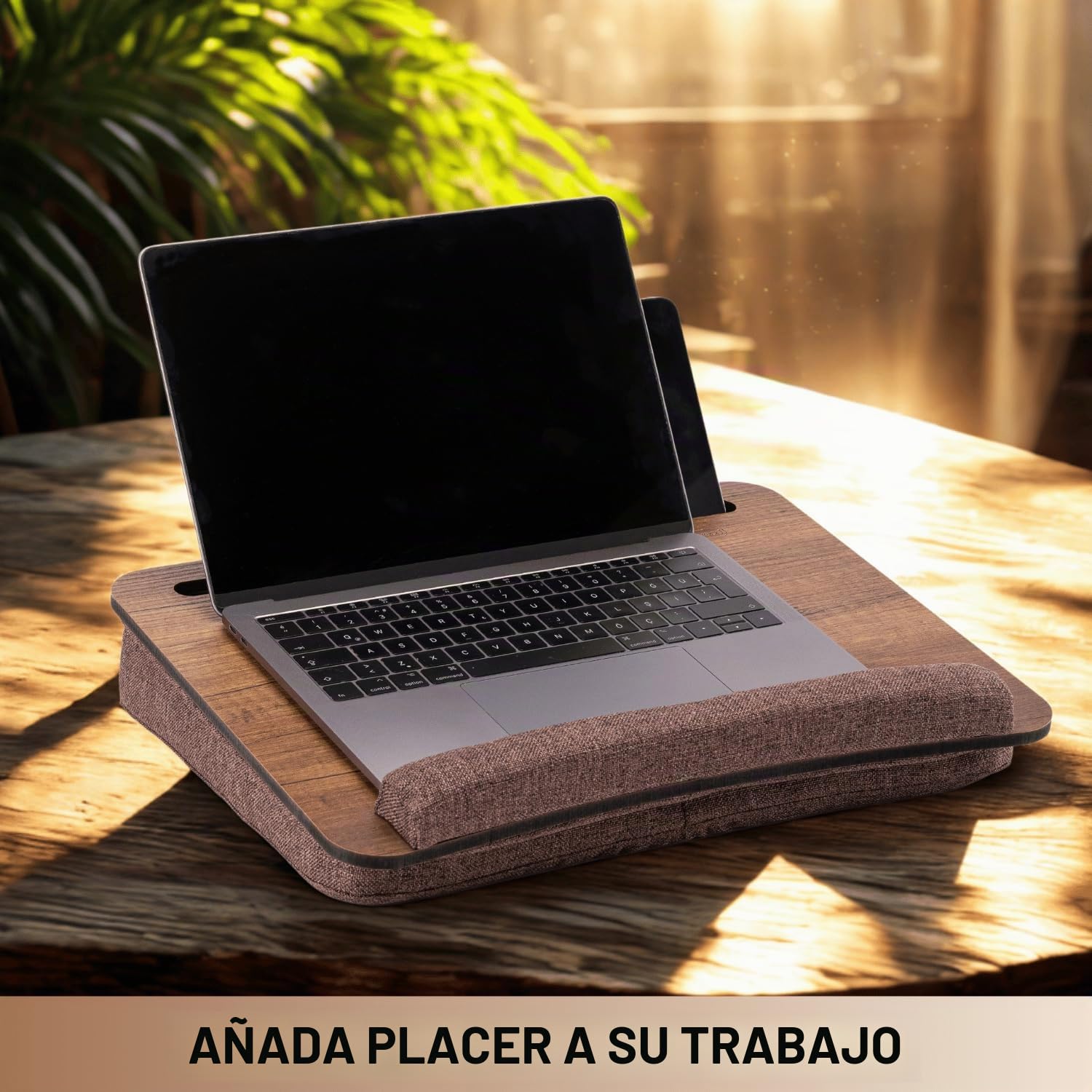 Vigo Wood Bandeja de Regazo para Portátil 16'' con Cojín y Soporte para Ratón y Teléfono, Escritorio Portátil de Madera para Sofá y Cama (Nogal Y Marrón)