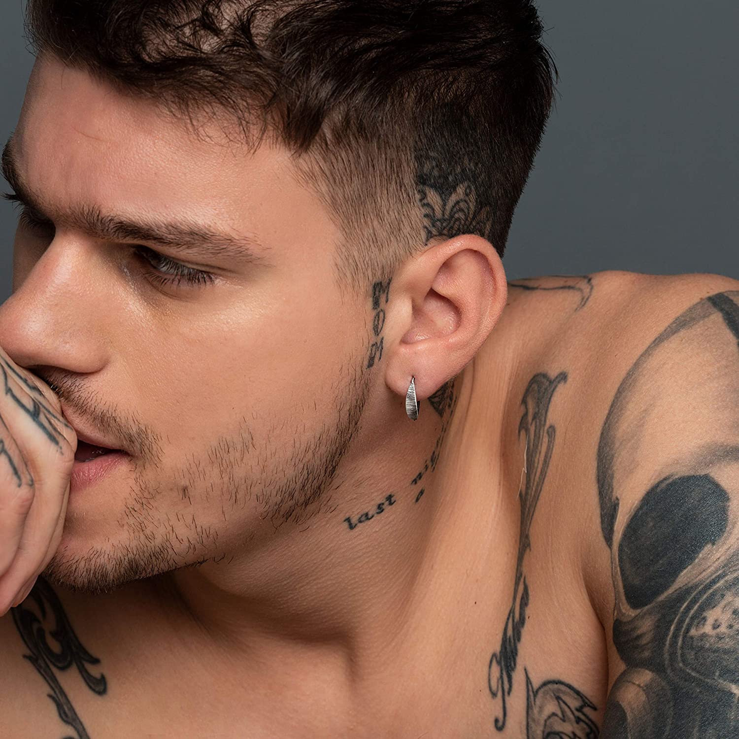 Orecchini Huggie a Cerchio da Uomo Design Foglia in Argento Sterling 925, Piccoli Discreti Moderni, Ipoallergenici e Senza Nichel - Fatto a mano da Emmanuela