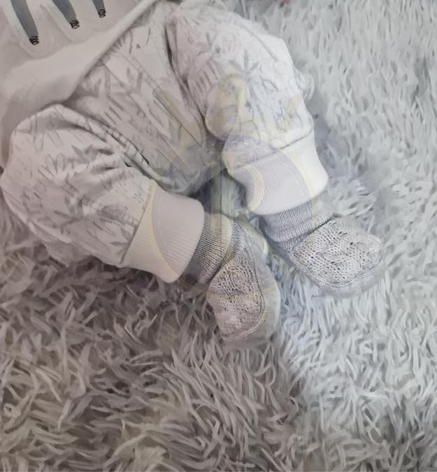 2 Pairs Adorable Baby Booties - Warm & Safe Slippers for Newborn Boys & Girls - Soft, Stylish - Ideal for Indoor & Outdoor - Ri352