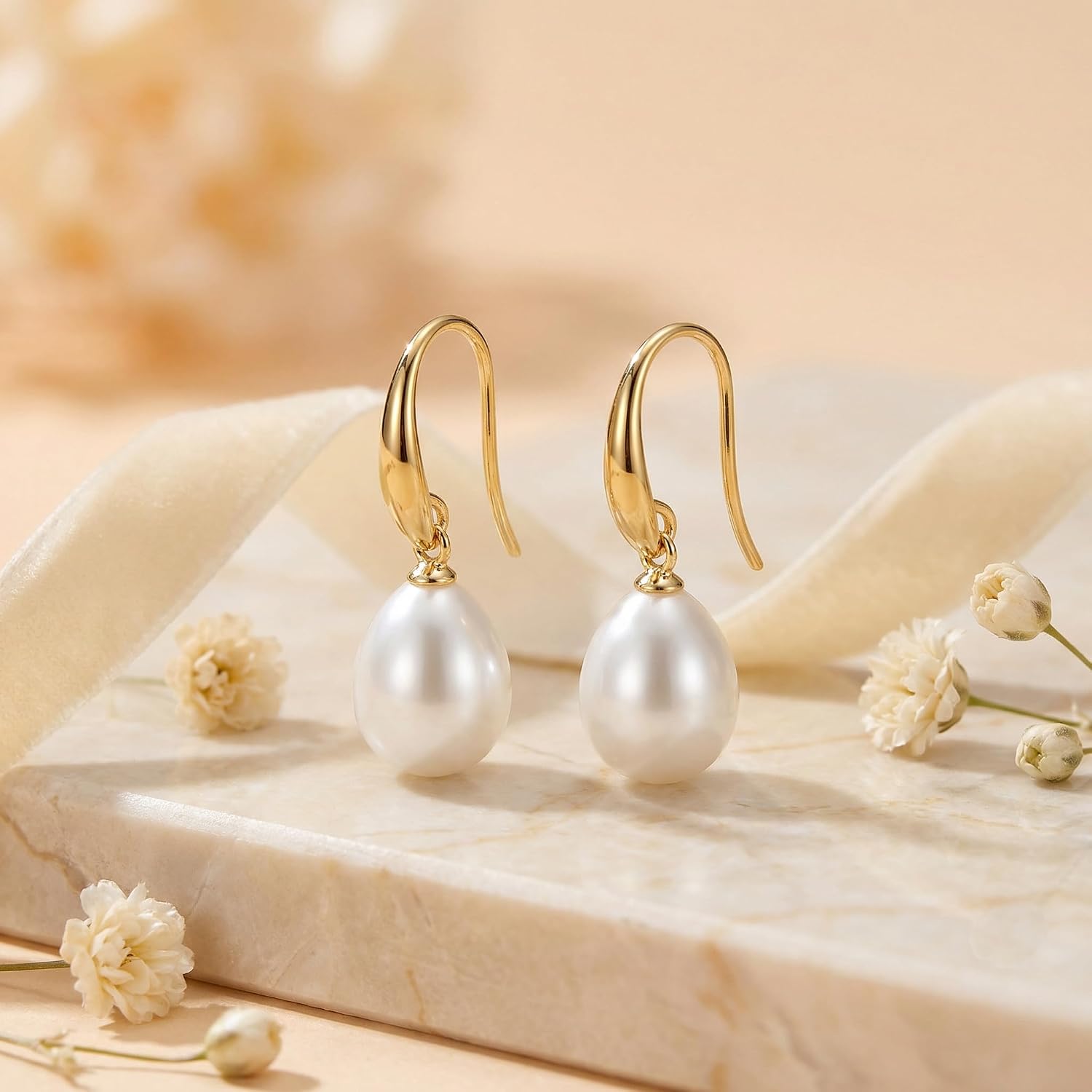 Gold Pearl Earrings for Women Trendy, Hypoallergenic 14K Plated Gold Hoop Huggie Earrings Dainty Freshwater Pearl Drop Dangle Bridesmaid Brides Wedding Earring Gold Jewelry for Women Gifts