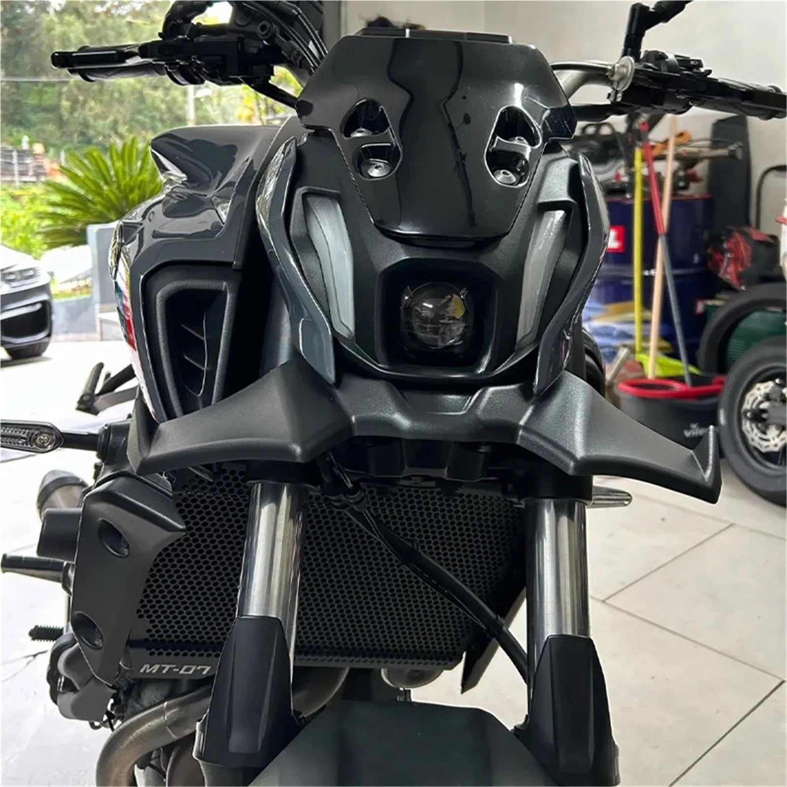Front Bumper Splitter dachowy Pasuje do YAMAHA MT 07 2021 2022 2023 Czarny, goły przedni spojler dociskowy, zestaw aerodynamiczny, skrzydło