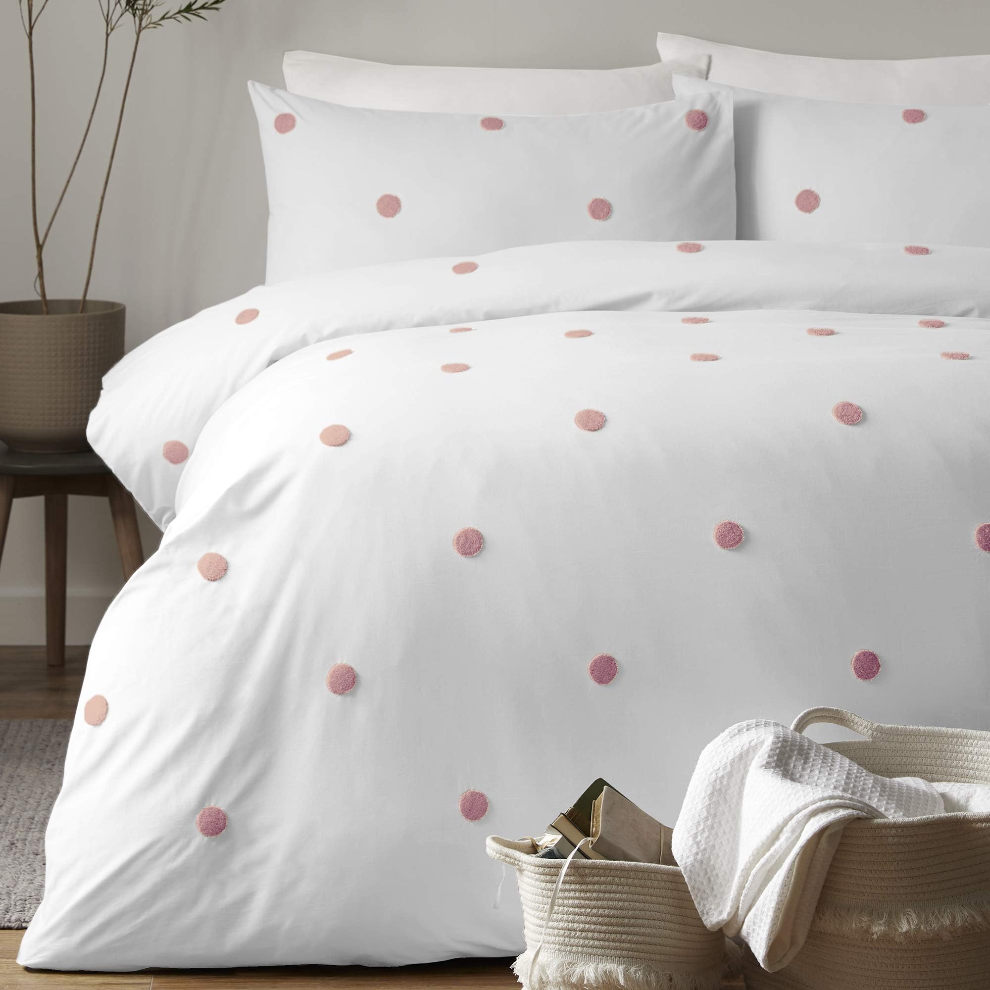 Appletree Duvet Cover Set Double – Pink Dot Design – 100% Cotton Bedding – White with Pink Dots – Includes 1 Duvet Cover (200x200cm) & 2 Pillowcases (50x75cm)
