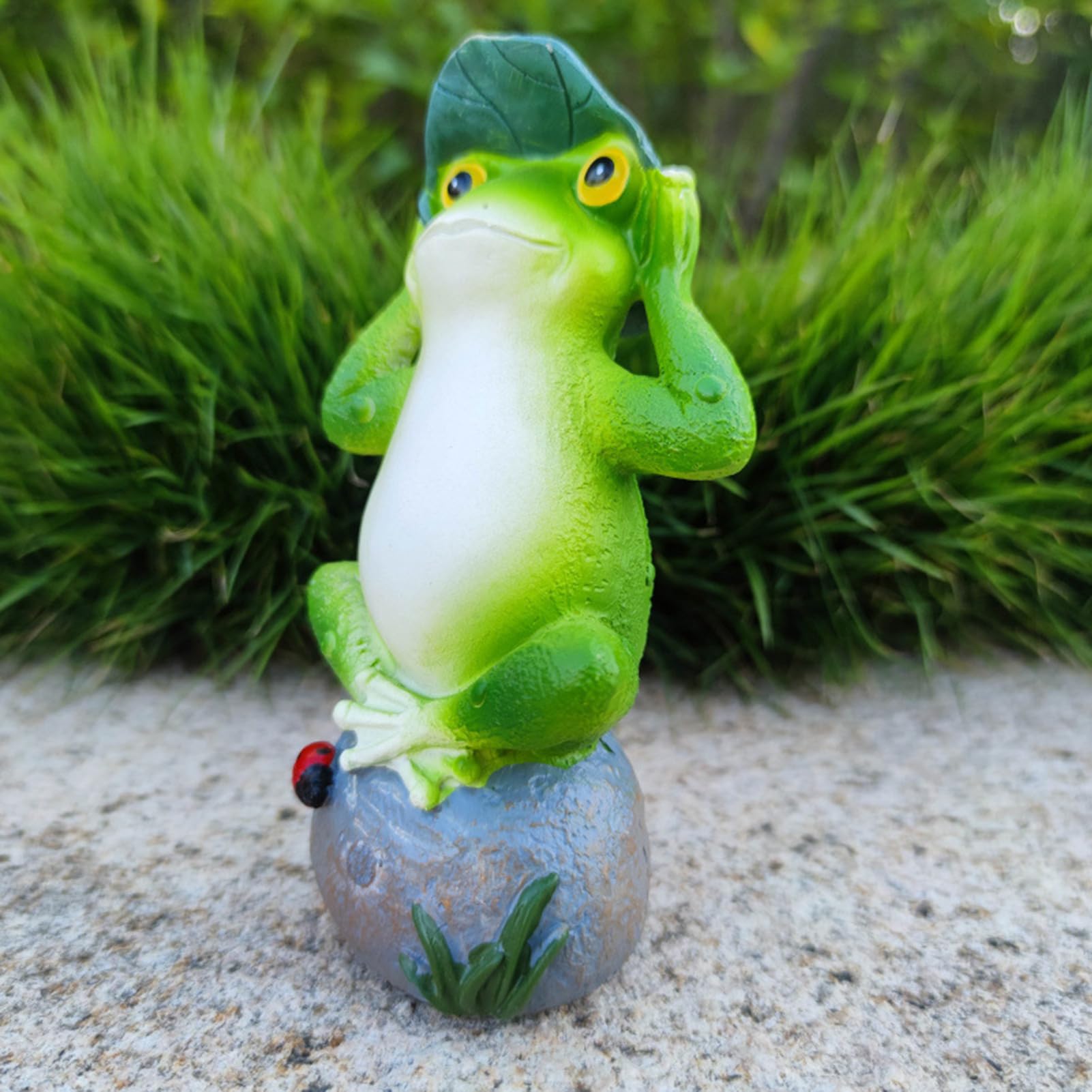 Statue da Giardino di Rana Seduta su Statuetta di Pietra Resina Decorazioni per Esterni per Patio Prato Cortile Alto 5.8 Pollici,Arredamento da Giardino,Verde,8.5 * 7 * 14.8cm