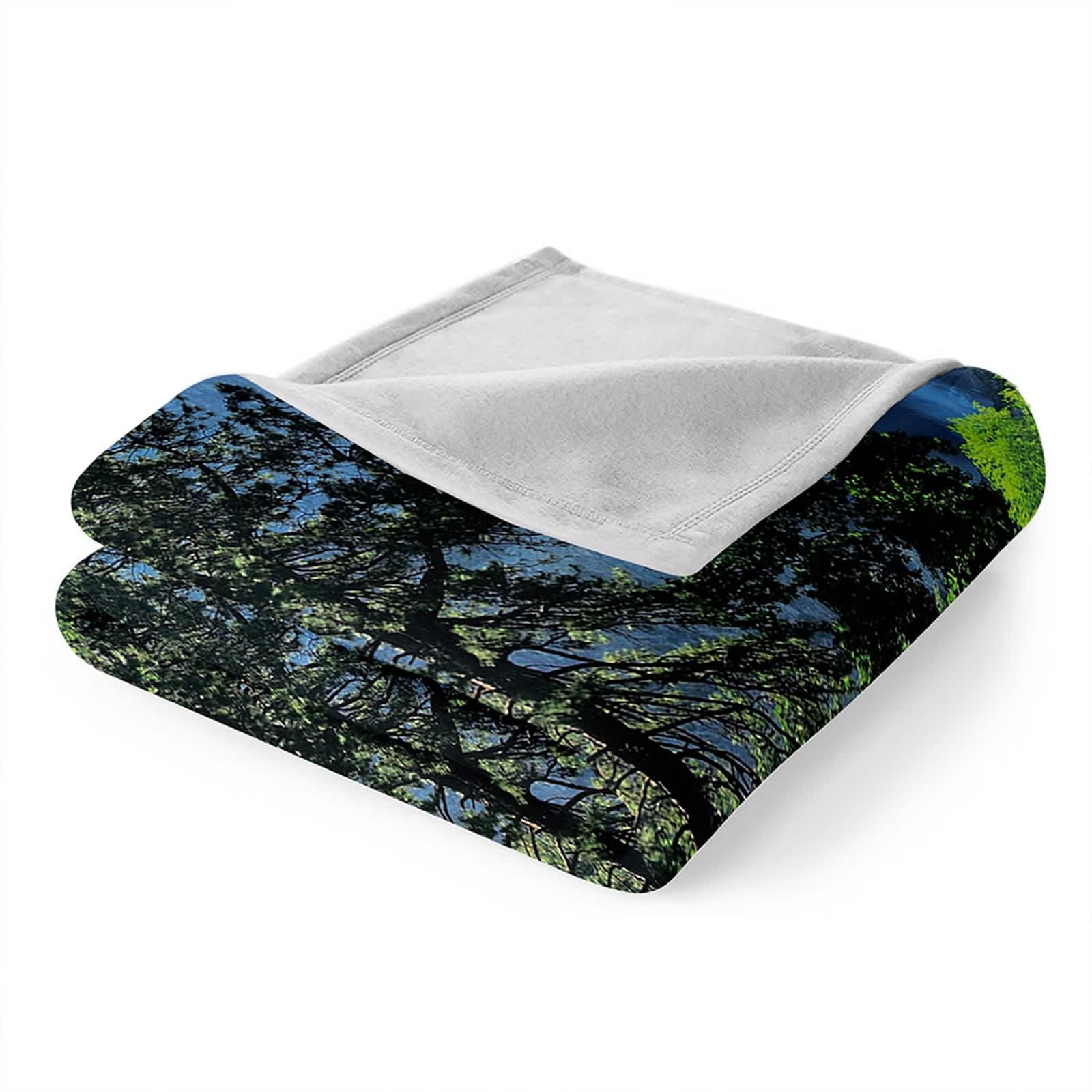 Daesar Coperte Pile Natale, Coperte Flanella Matrimoniale/Singolo Divano/Letto Verde Marrone Motivo Montagna e Alberi Coperta Calda Invernale, 150x200cm