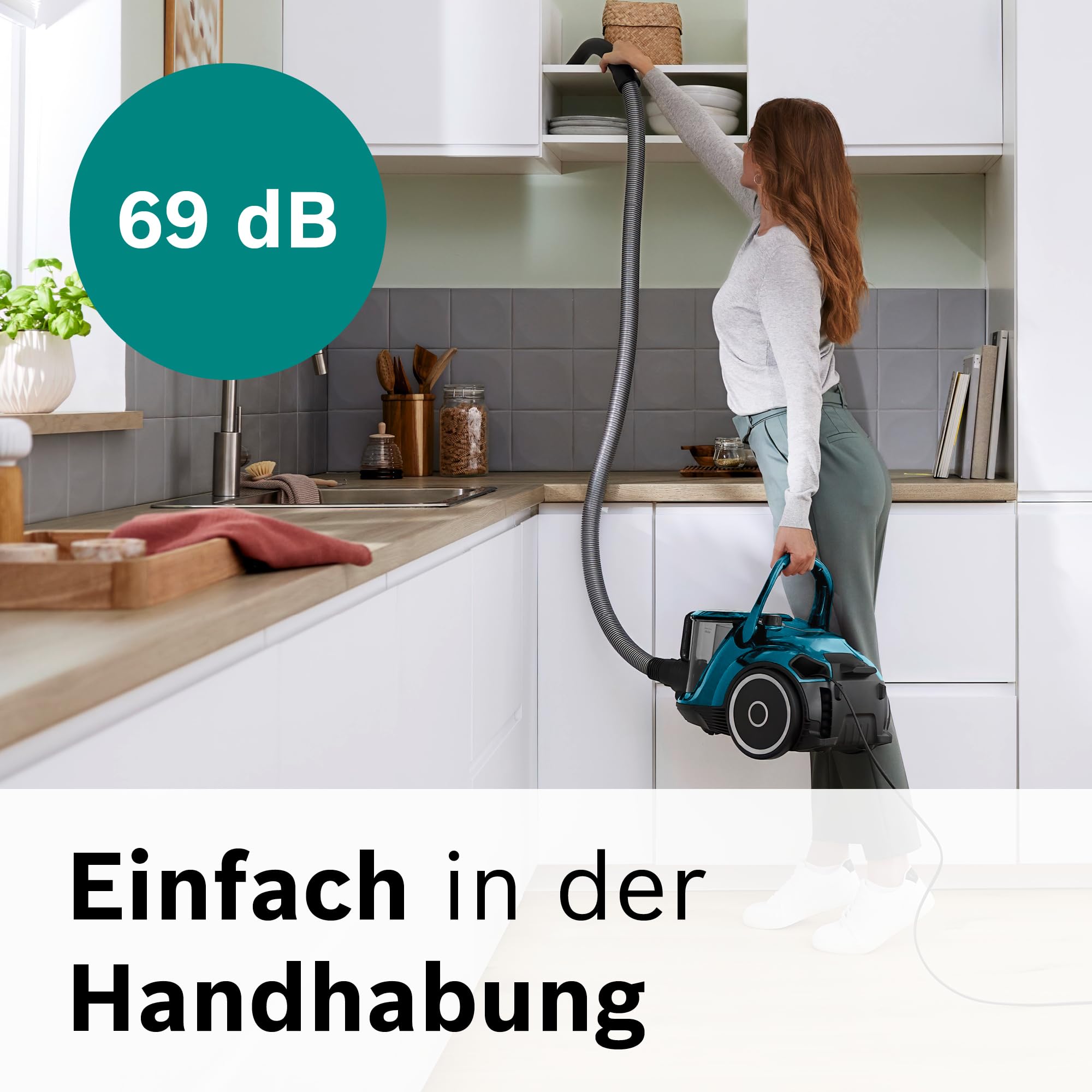 Bosch Staubsauger beutellos Serie 6 ProFamily BGC41XFMLY, ideal für Allergiker, Hygiene-Filter, 10 J. Motorgarantie, Spielzeugfalle, XXL-Polsterdüse, XXL-Fugendüse, hohe Saugkraft, leise, 750 W, blau