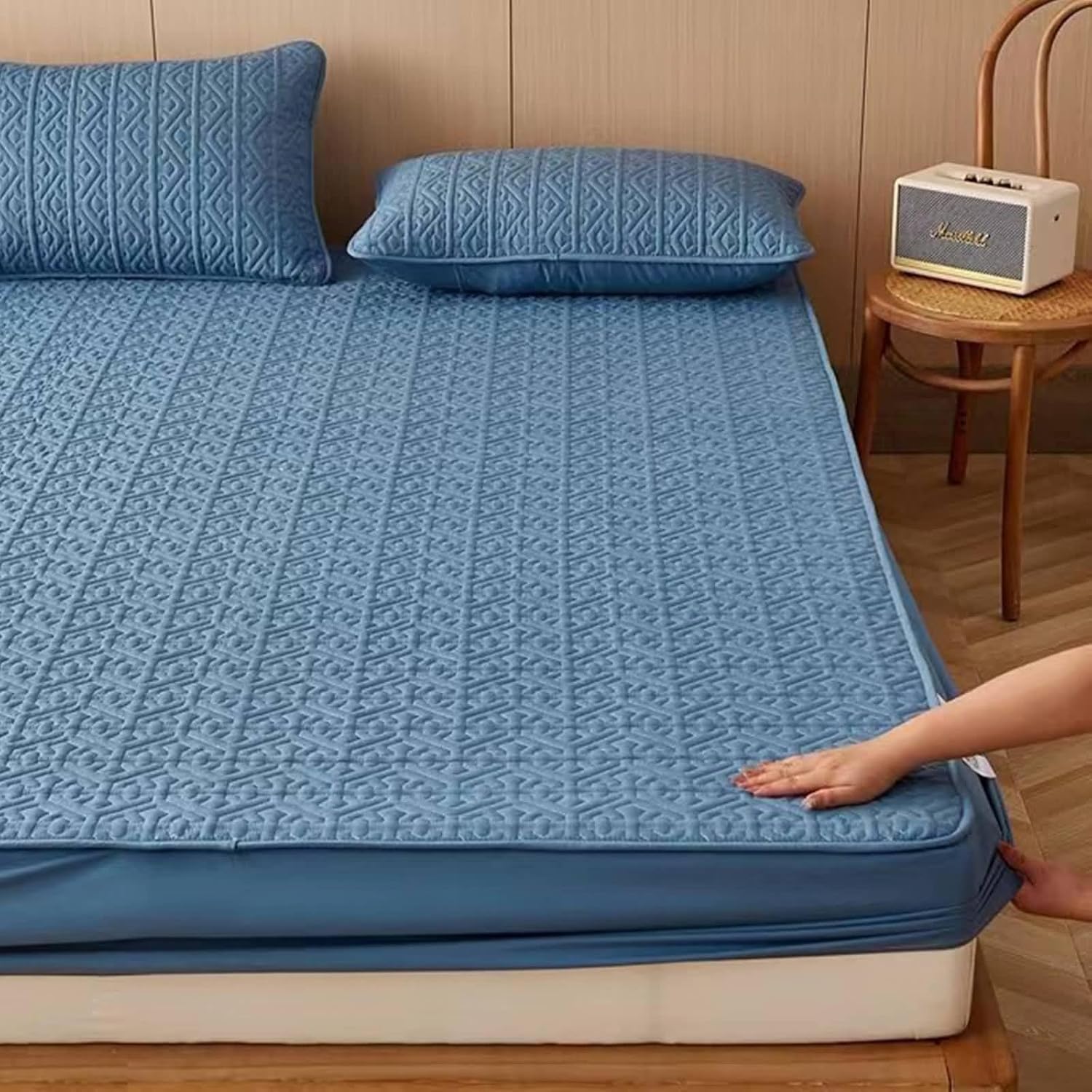 Beydodo Bed Sheets 48 x 78 inch, Fitted Sheet with Standard Pocket Solid Blue Geometric Quilted, Cotton Mattress Protector 120x200cm