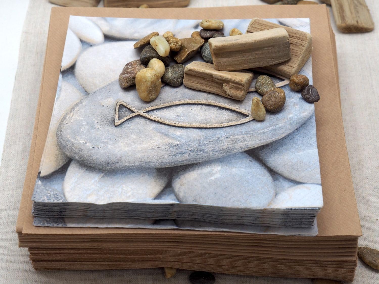 ZauberDeko Tischdeko Kommunion Konfirmation Natur Braun Fisch Stein Holz Set 20 Personen