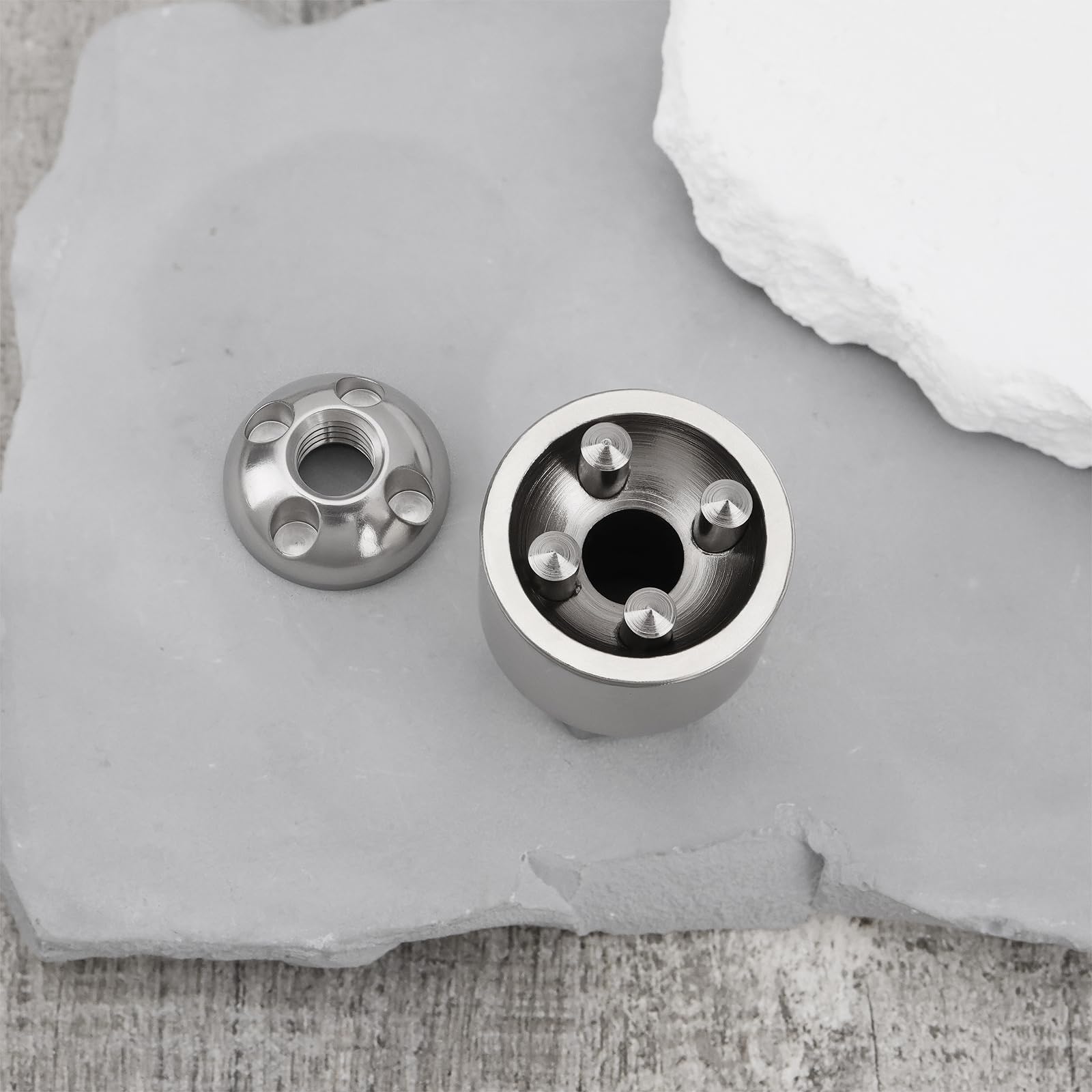 1 Kit di Dadi Antifurto M8 4 Fori in Acciaio Inox per Portabici da Tetto Tenda Sistema Solare(4 Dadi 1 Lucchetto) Argento