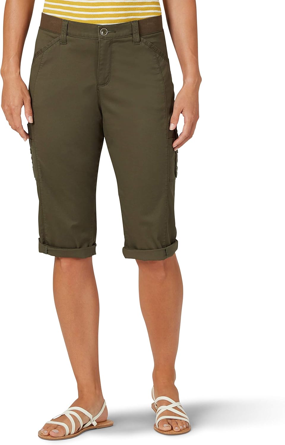 Lee Women's Petite Flex-to-go Relaxed Fit Cargo Skimmer Capri Pant