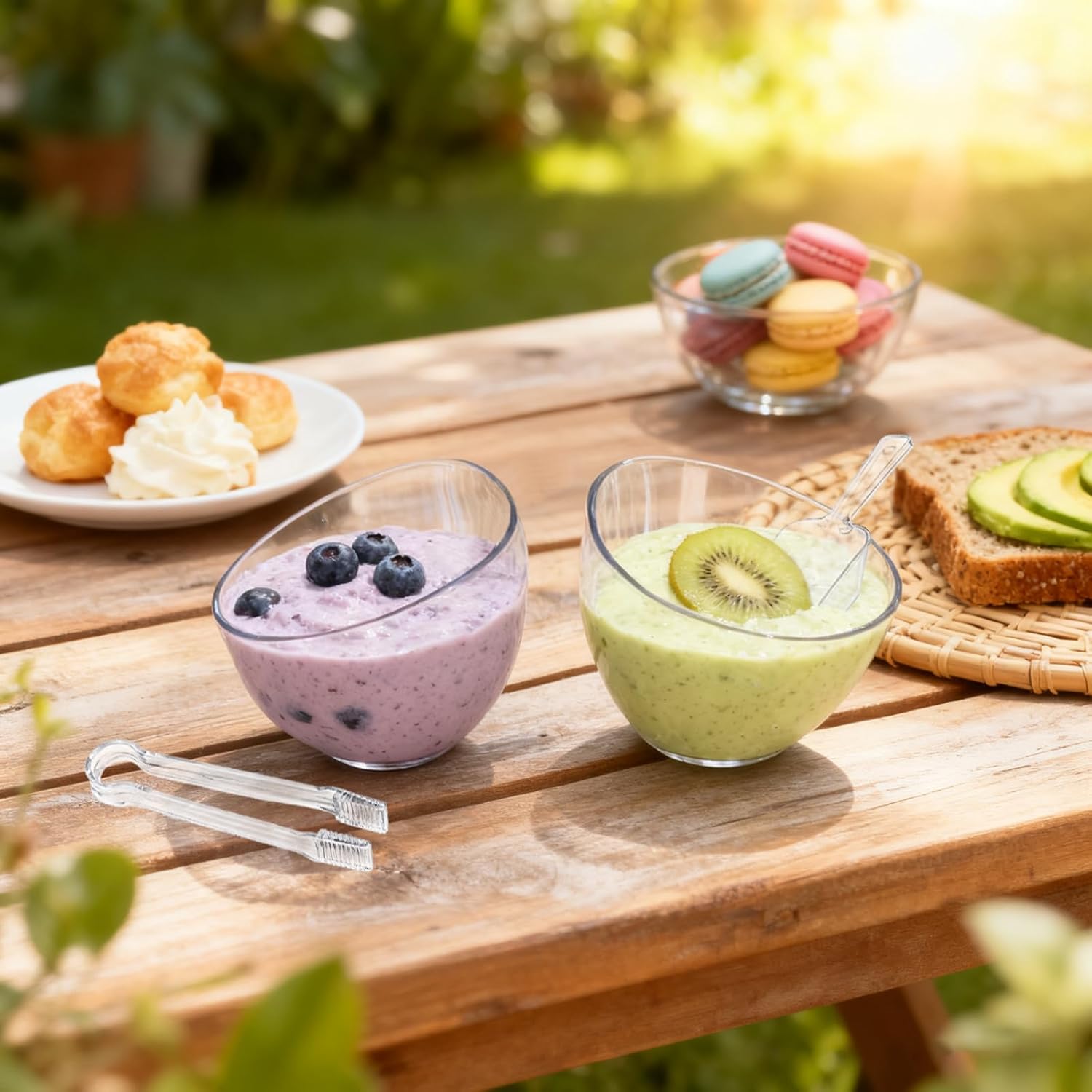 18 Pcs Serving Bowls Kit, 25 oz Buffet Containers Set, Include Parties Clear Plastic Angled Bowls, Plastic Kitchen Candy Scoops and Tongs, for Serving Food, Appetizers, Party Supplies