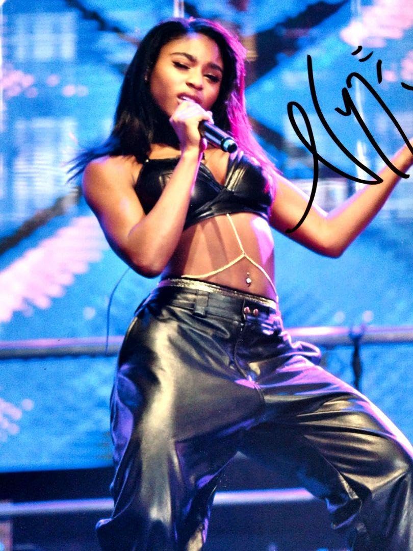 Amazon.co.jp: ノーマニ・コーディ直筆サイン入り大型写真Normani 