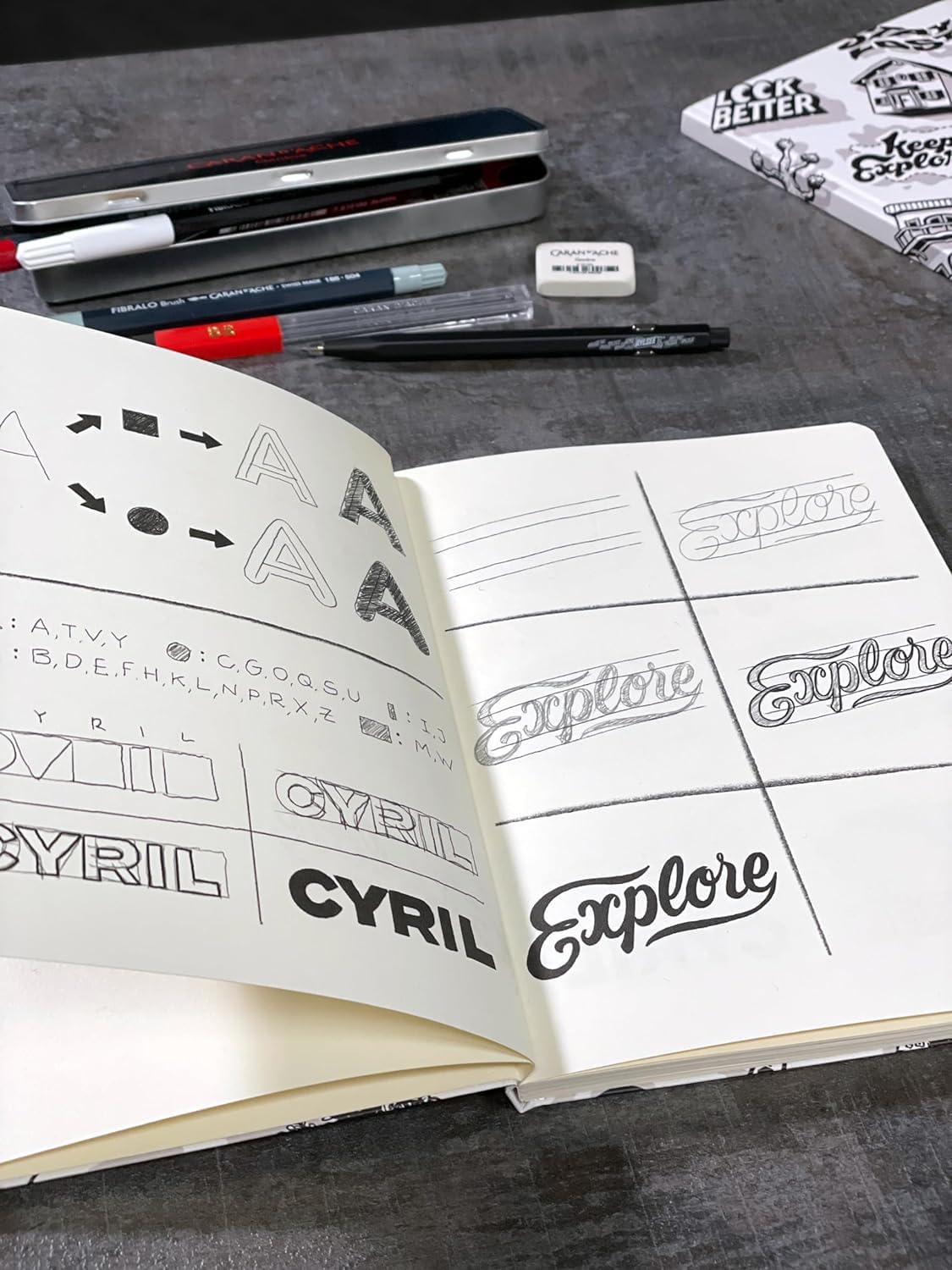 Caran d'Ache RYLSEE Letteringset + 1 Online-Kreativkurs in grauem Metall Etui, 3000.323