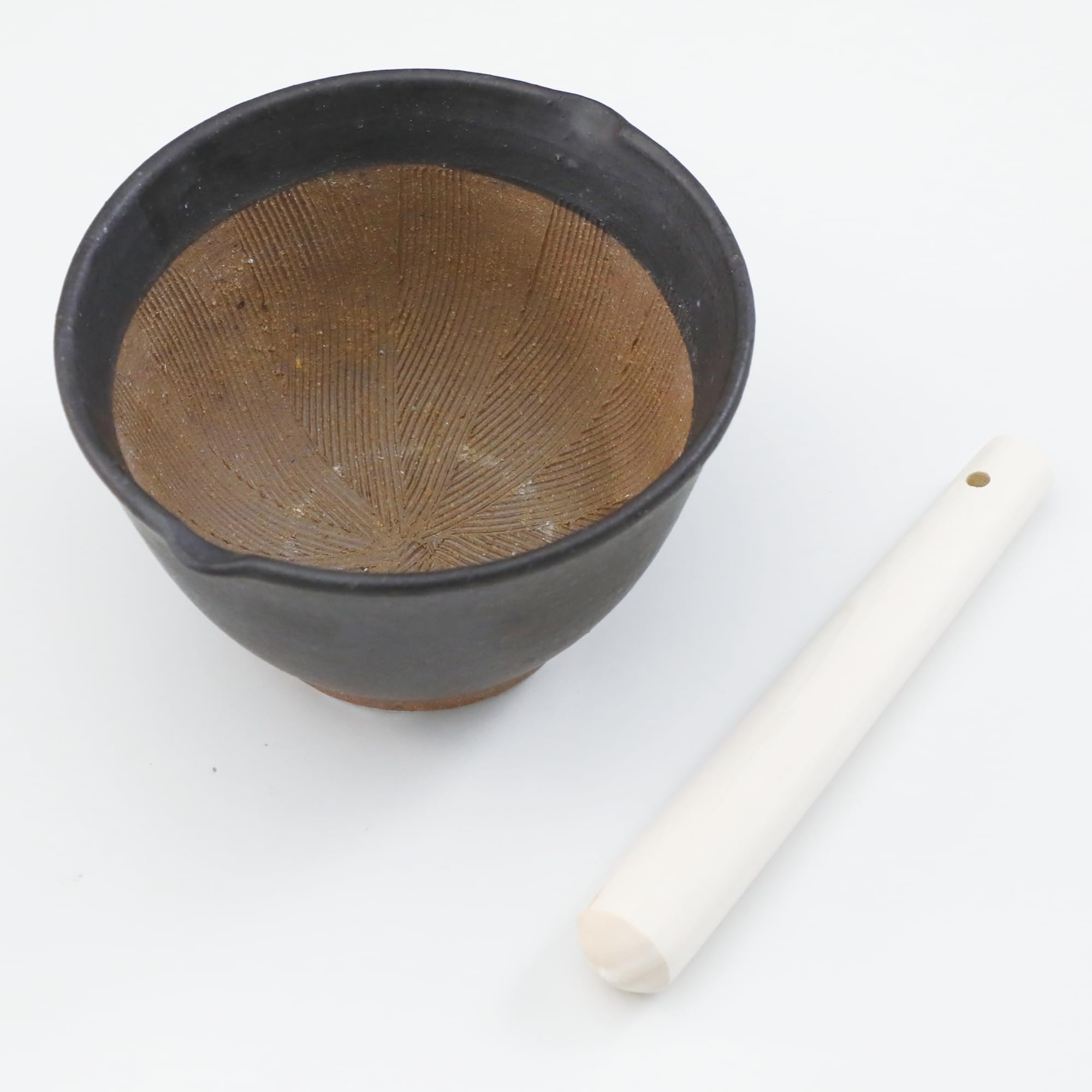 Asayu Japan Set mortaio e pestello in ceramica con pestello in legno, prodotto in Giappone, lavabile in lavastoviglie e utilizzabile nel microonde, set Suribachi e Surikogi scanalato - Set mortaio e p