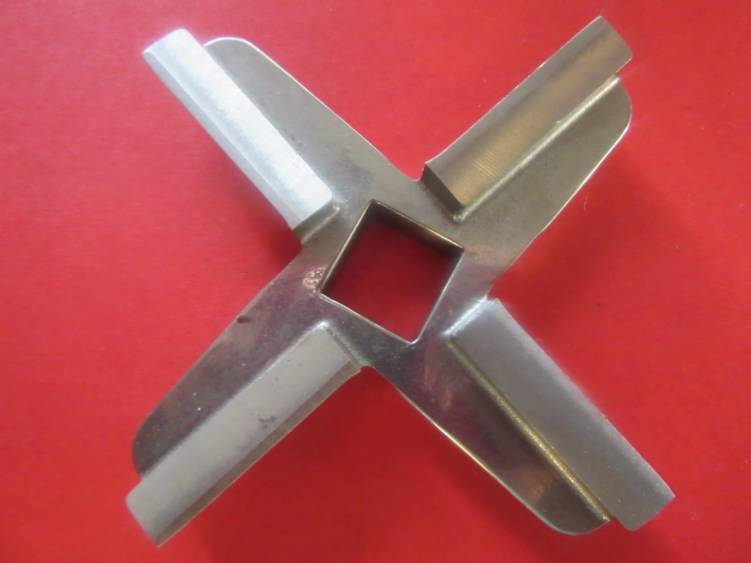 Made in Italy. Size #32 meat grinder plate/knife combo. 3mm (1/8") holes for find ground meat. Stainless Steel. Fits virtally all size #32 units. Plate has hub on one side. Heavy duty knife