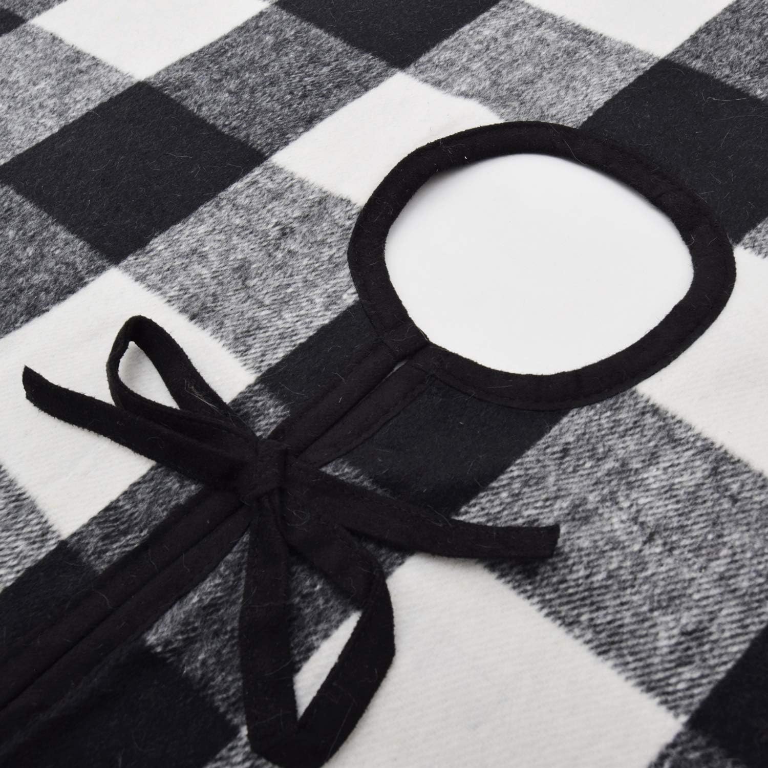 White and Black Buffalo Check Plaid Center, Deluxe Faux Fur Border Christmas Tree Skirt (50inch)