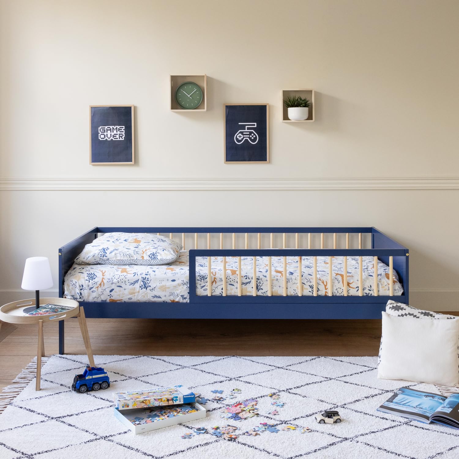 Happy Garden Cama Infantil Adam, tamaño 190x90cm, con somier Estructura de Madera Azul Oscuro, fácil de Montar Una excelente opción para Crear un Dormitorio Infantil Alegre y Acogedor.