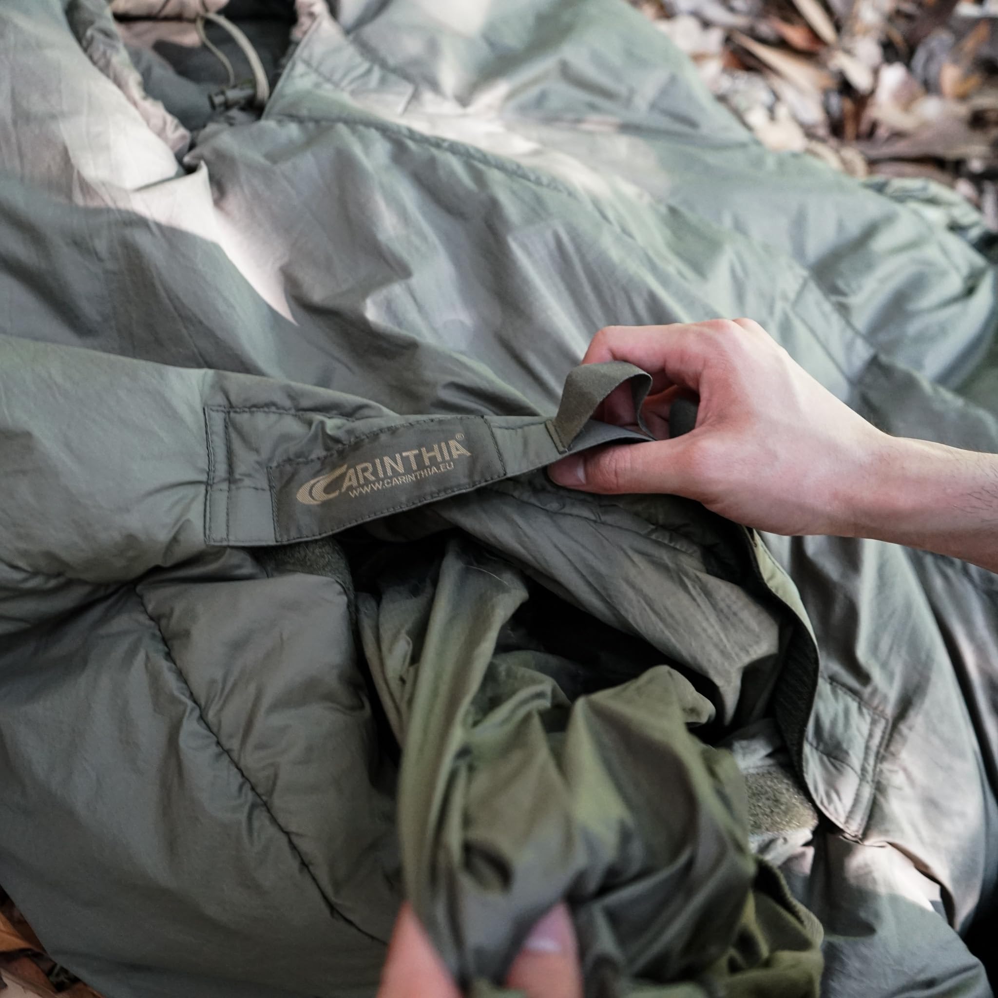 サイバイバルワン Carinthia Survival one 寝袋 シュラフ 冬用 マミー型 キャンプ ミリタリーシュラフ 丸洗い 日本正規品 オリーブ スポーツ アウトドア