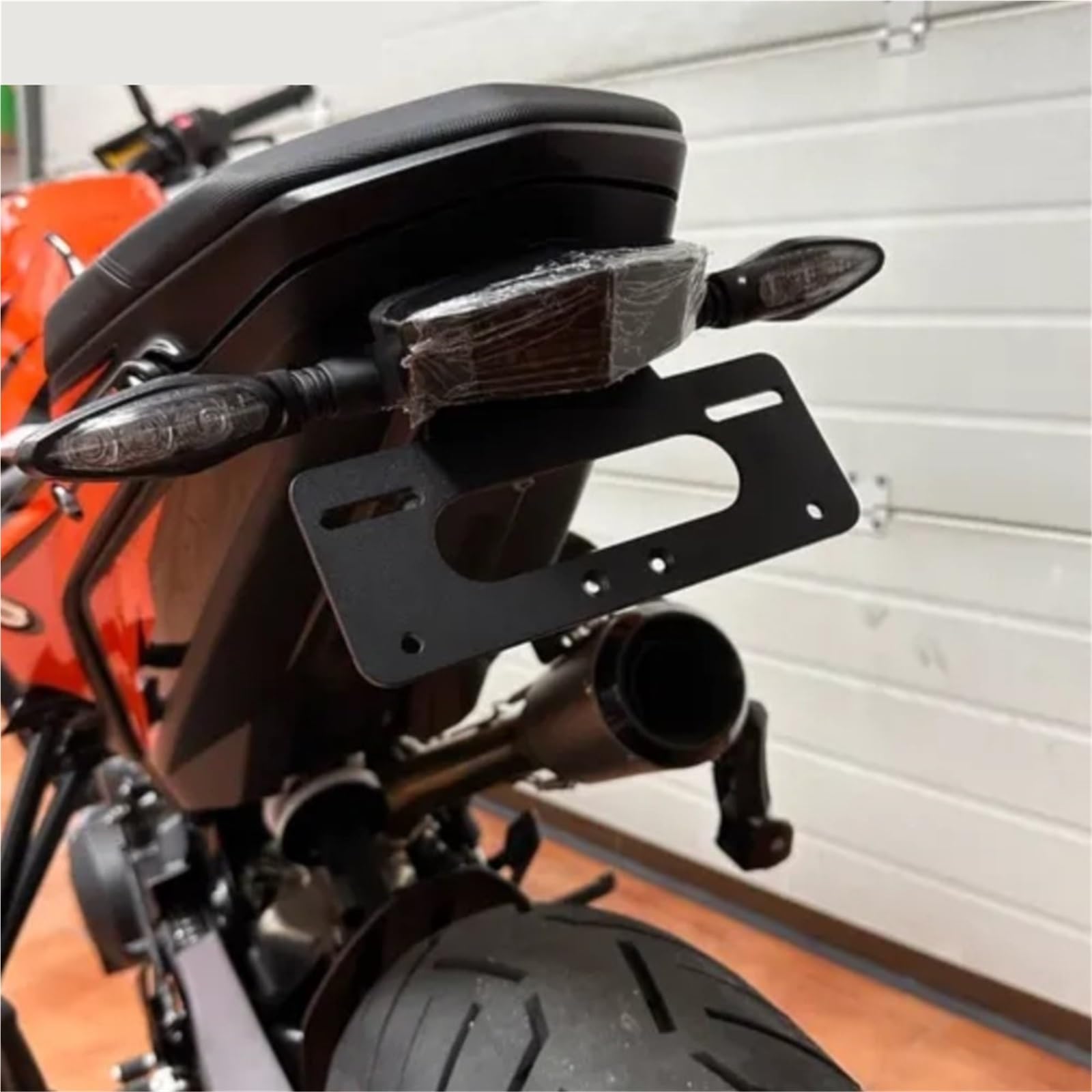 Uchwyt tablicy rejestracyjnej Rama uchwytu tylnej tablicy rejestracyjnej motocykla pasująca do modeli 790 Duke 2018-2024 i 890 Duke R 2021-2025 Ramki tablic rejestracyjnych(C)