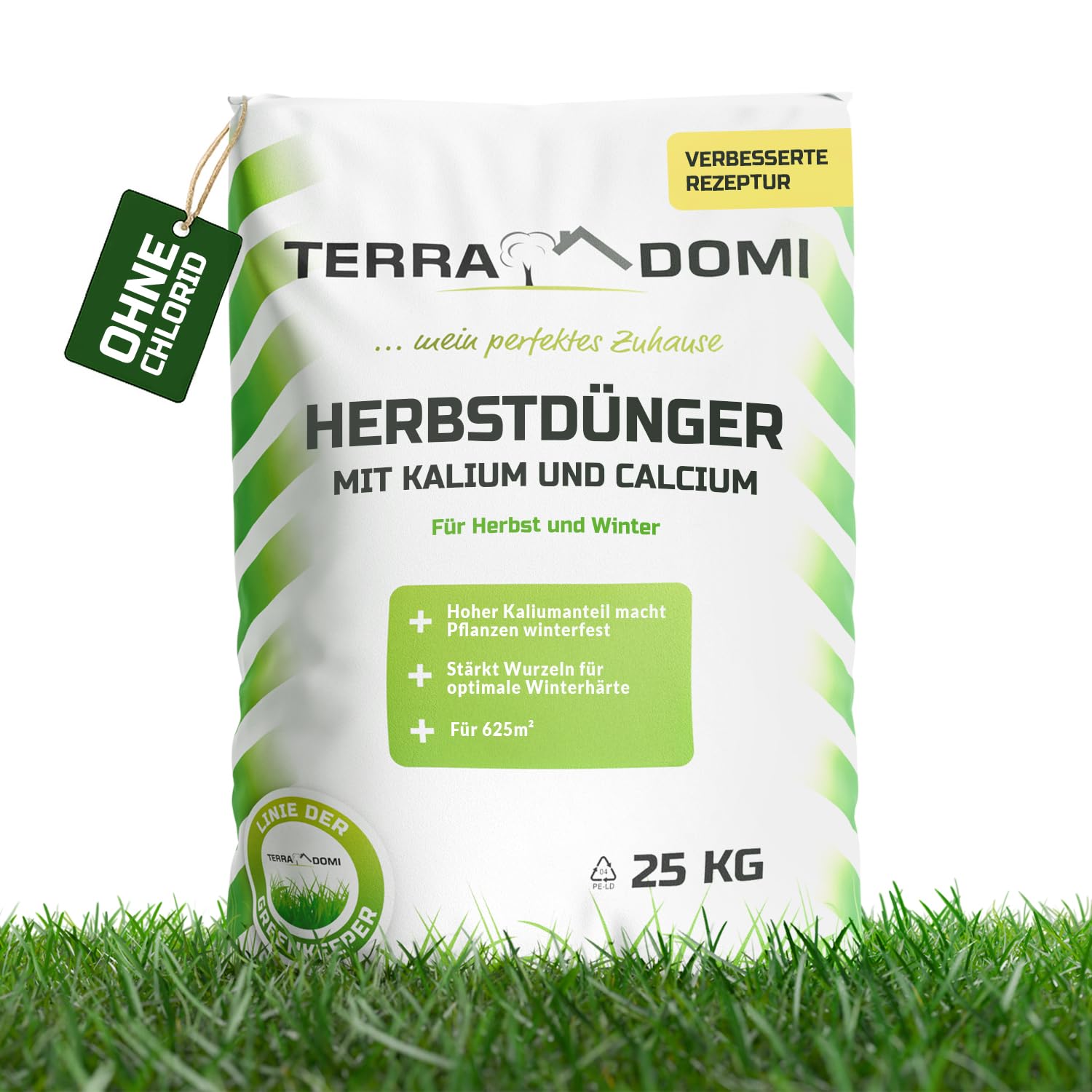 Ein 25-kg-Sack Terra Domi Herbstdünger steht aufrecht da. Die Verpackung ist weiß mit grünen und gelben Akzenten, mit deutschem Text und einem grünen Etikett mit der Aufschrift "Ohne Chlorid".
