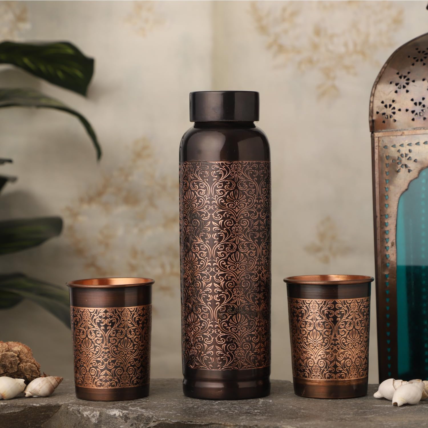 ANCIENTIMPEX Bouteille d'eau Milton en cuivre pur avec 2 gobelets – Motif floral | Avantages ayurvédiques et hydratation quotidienne