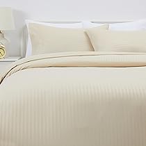 Amazon Basics Set copripiumino Matrimoniale in microfibra, 3 pezzi, copripiumino da 240 x 220 cm e 2 federe da 50 x 80 cm, beige, a righe