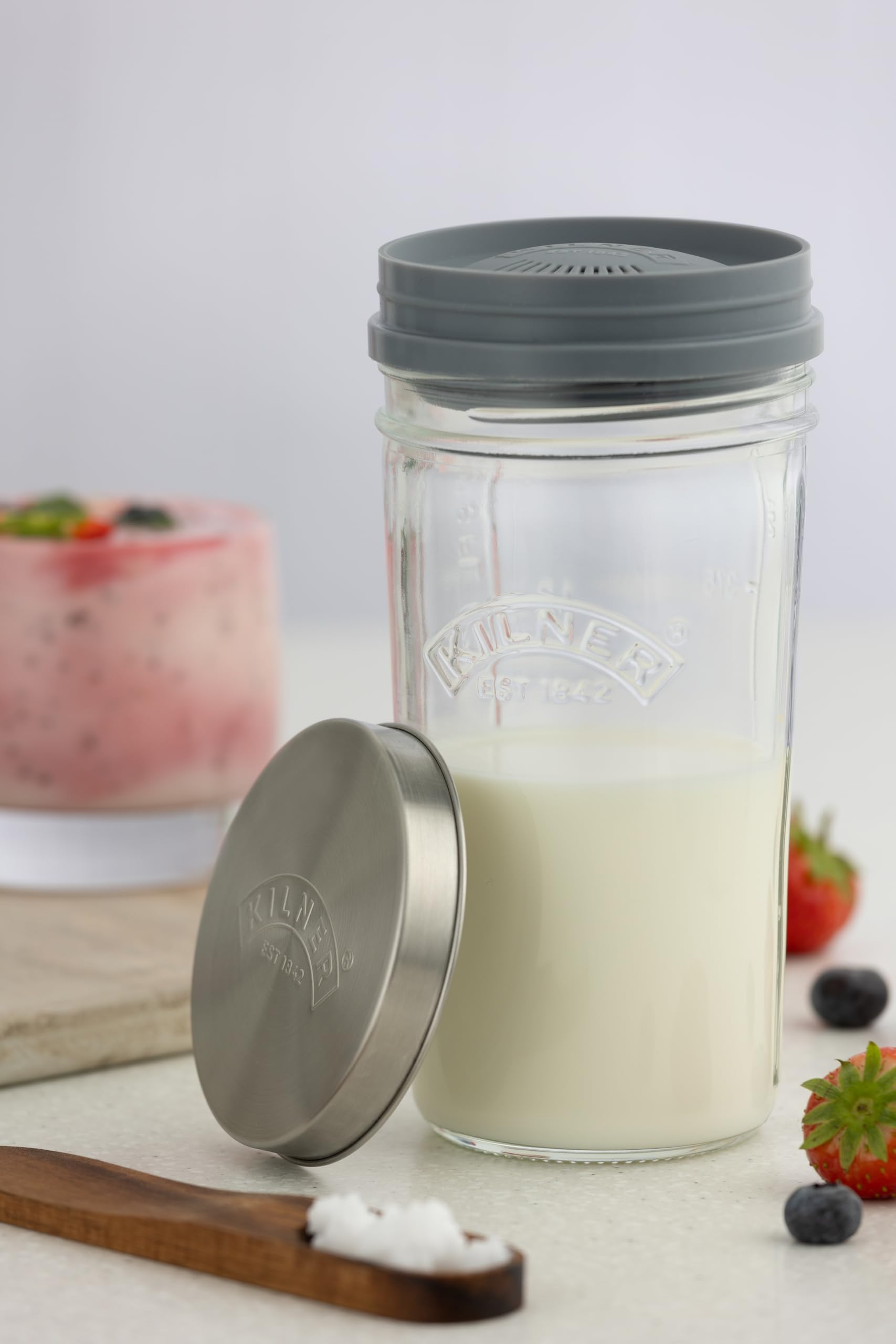 Kilner Kefir - Set di barattoli da 0,5 litri a bocca larga con tappo in silicone, cucchiaio dosatore in legno di faggio e coperchio in acciaio inox, per preparare bevande probiotiche
