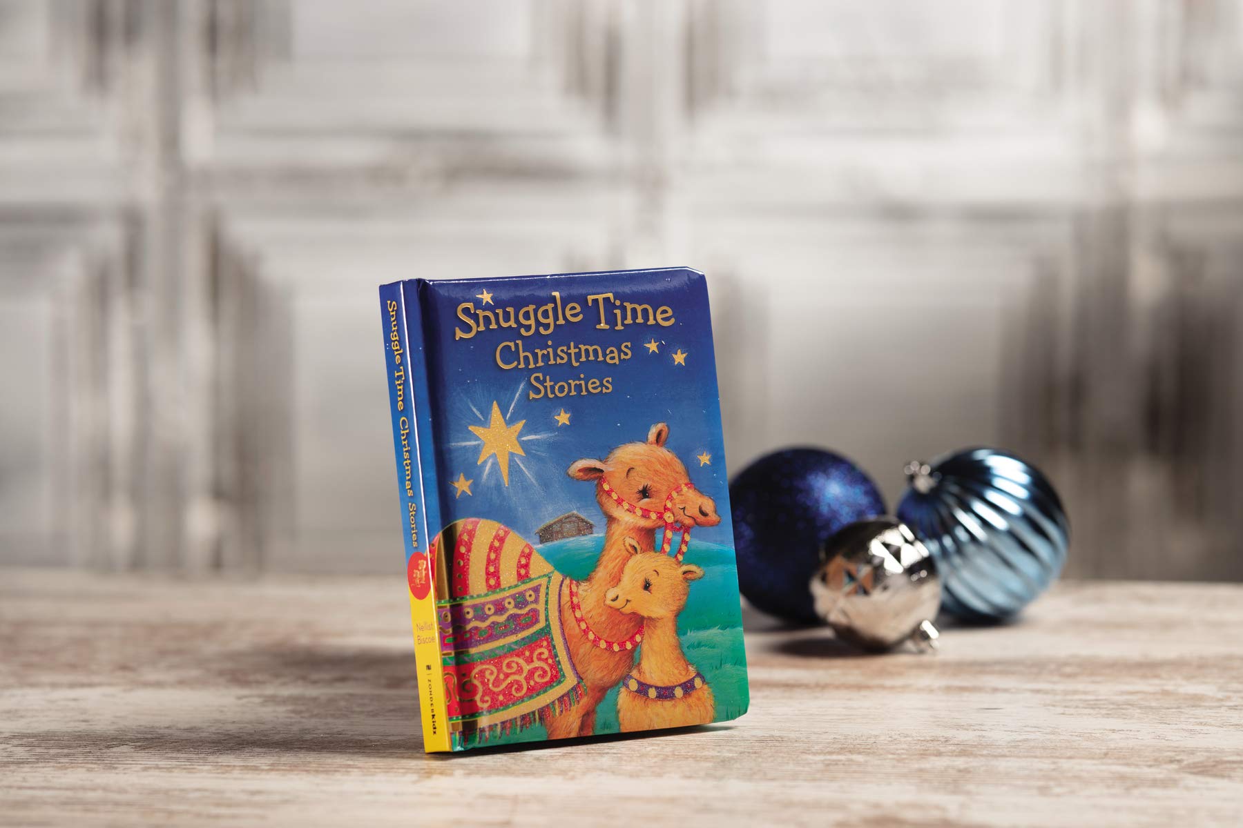 Snuggle Time Christmas Stories (a Snuggle Time padded board book) - Image 2