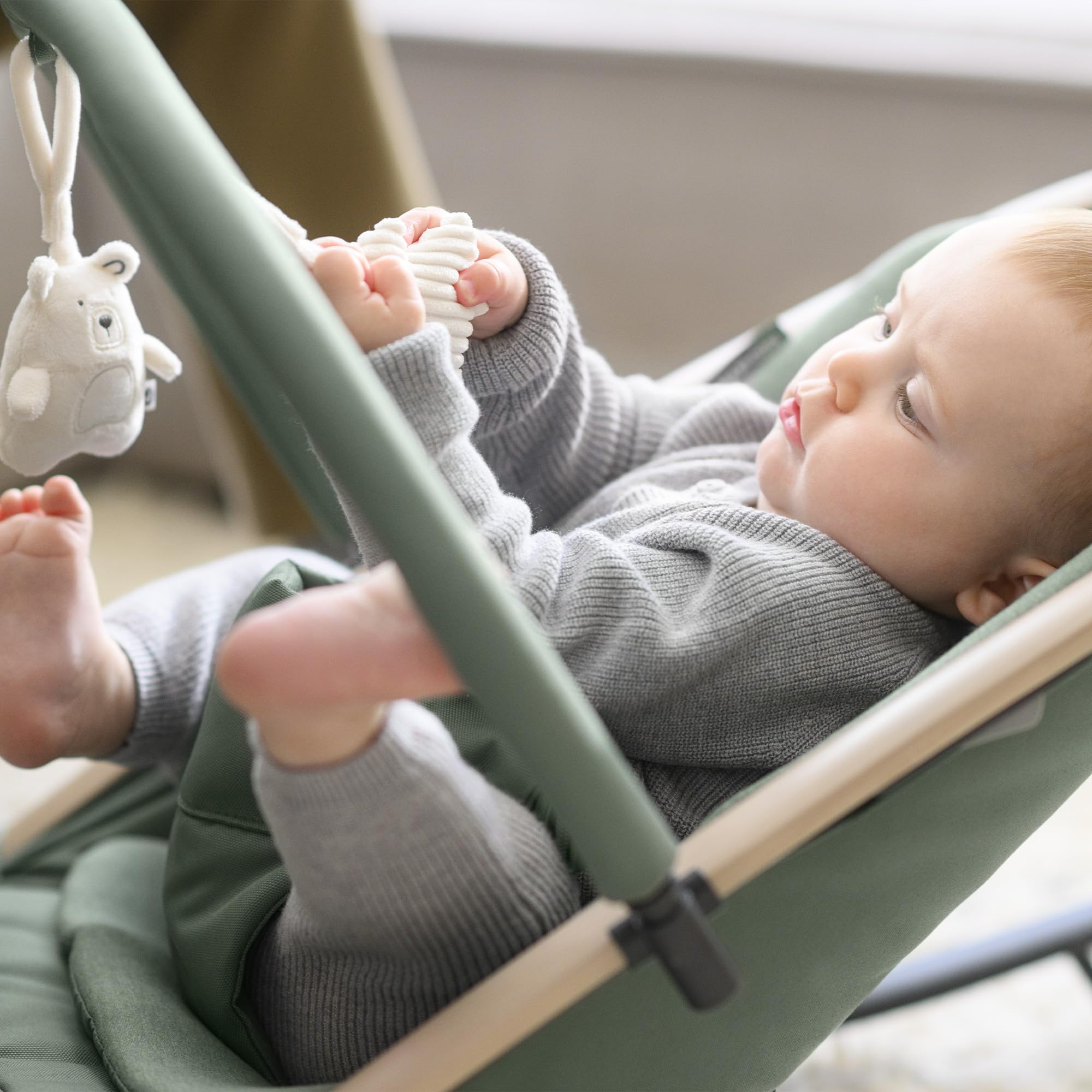 Maxi-Cosi Kori Sdraietta Neonati in Tessuto con Arco Gioco, 0-2 anni, 15 kg, Sdraietta Pieghevole, 3 Posizioni di Reclinabile, Chiusura Compatta, Cinture Easy-in, Chiusura Compatta, Beyond Green