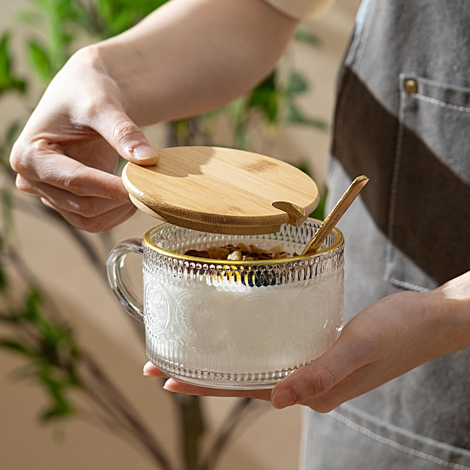 Today's Present 6pcs Vintage Glass Coffee Mugs Gifts for Women, Gold-plated Overnight Oats Containers With Bamboo Lids and Spoons, 14oz Clear Embossed Glass Cups, Tea Cups, Iced Coffee Glasses