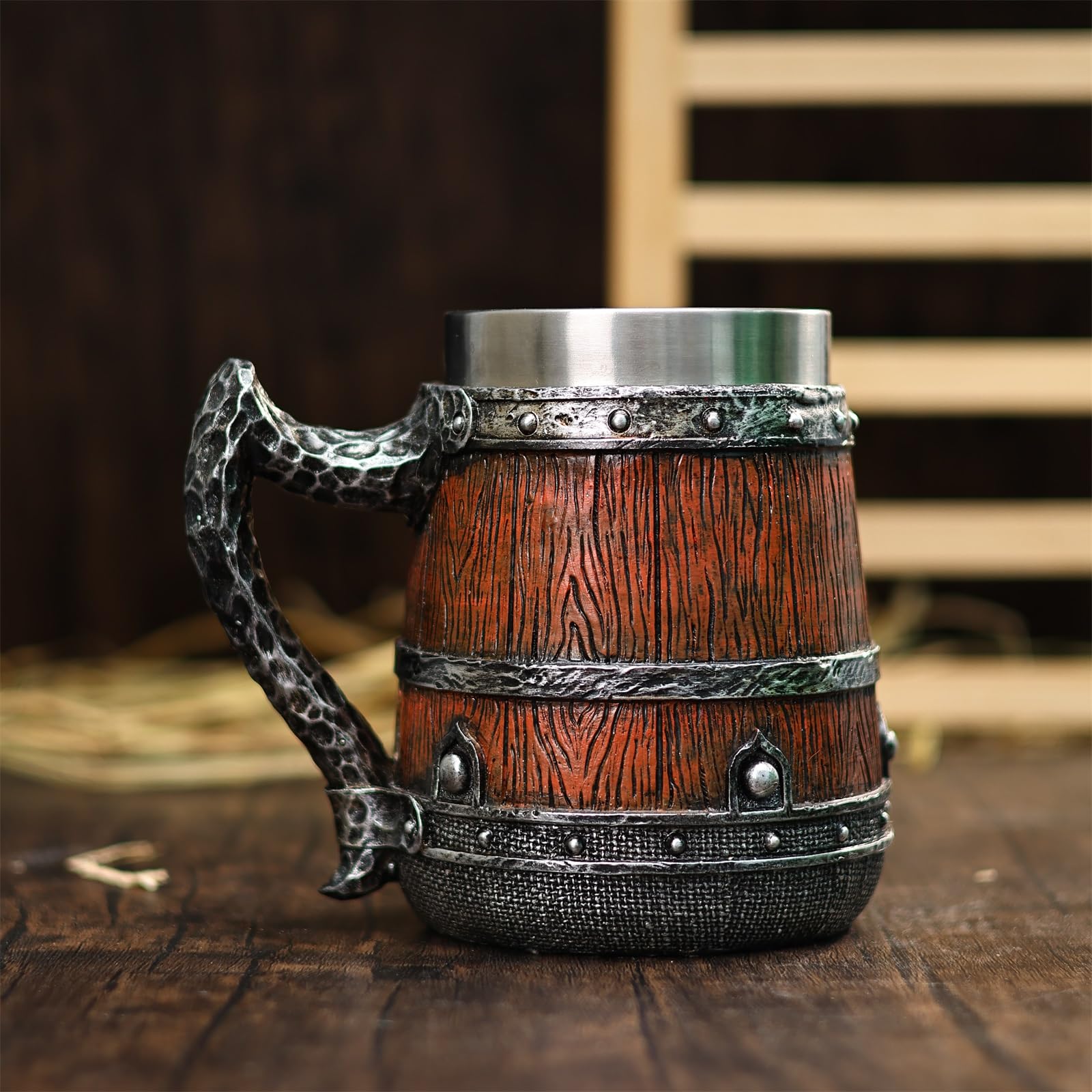 Viking Beer Mug Creative Hand-painted Medieval Stainless Steel Tankard Imitation Wooden Decoration Beer Mug Capacity 20.29 OZ (Light Brown Red)