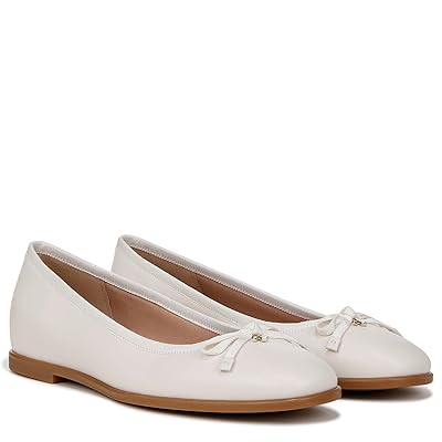Naturalizer Essential Women